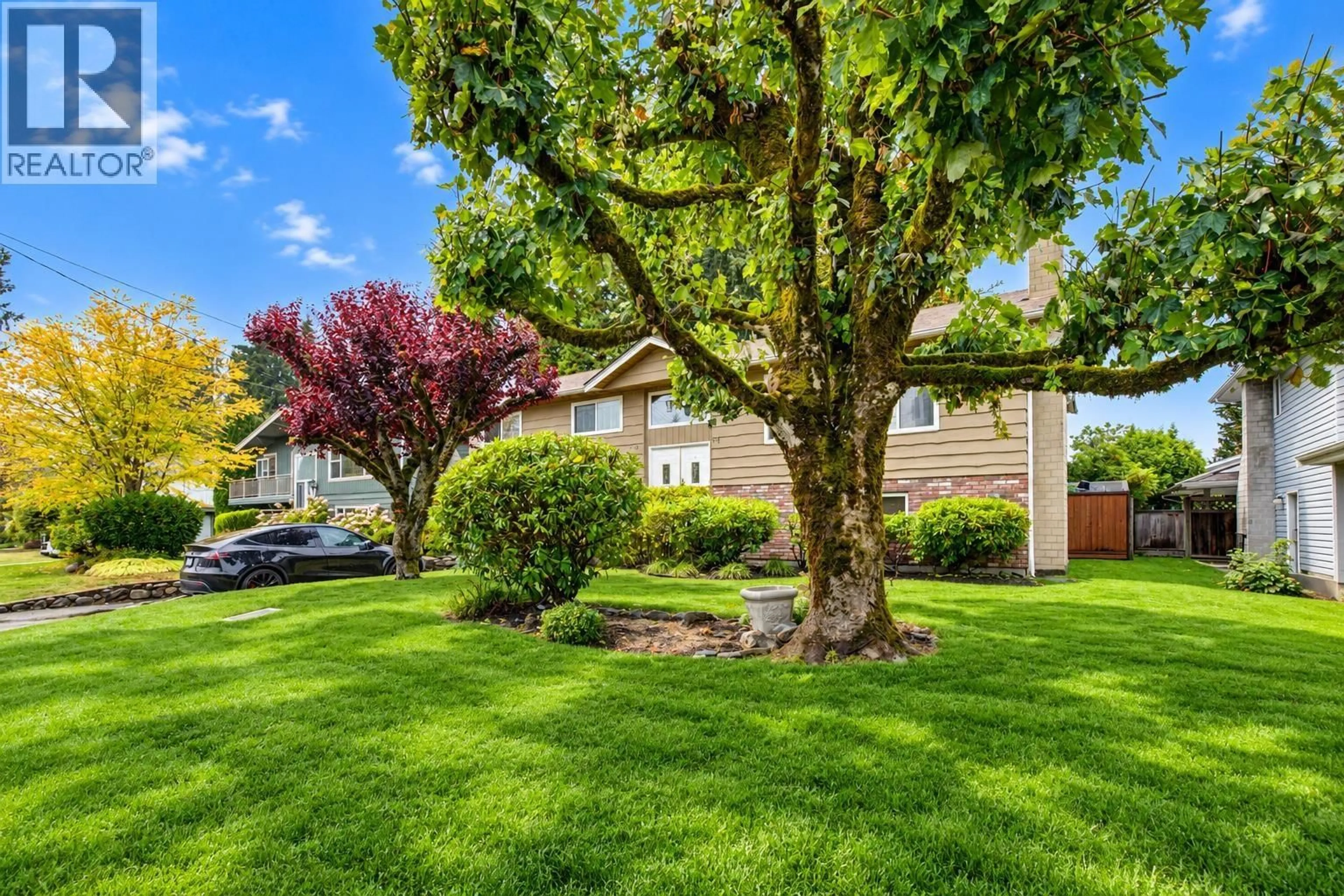 A pic from outside/outdoor area/front of a property/back of a property/a pic from drone, street for 1605 CORNELL AVENUE, Coquitlam British Columbia V3J3A2