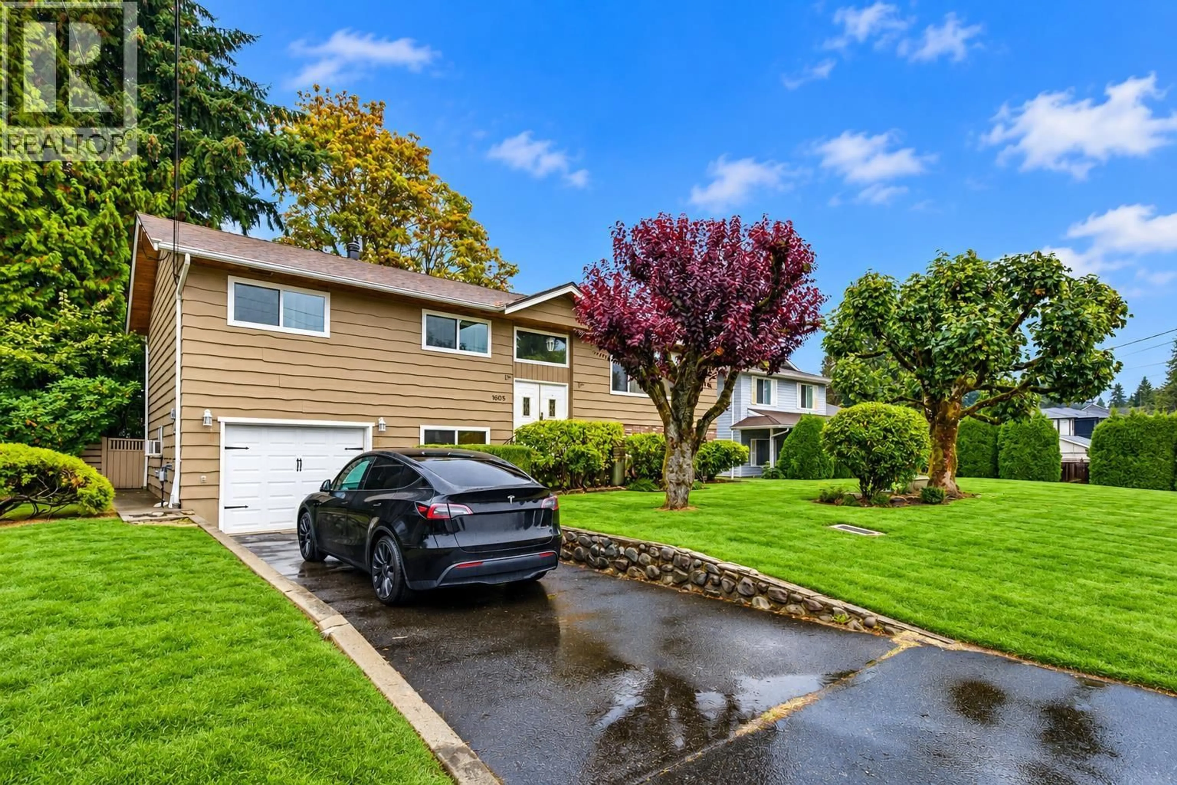 Home with vinyl exterior material, street for 1605 CORNELL AVENUE, Coquitlam British Columbia V3J3A2