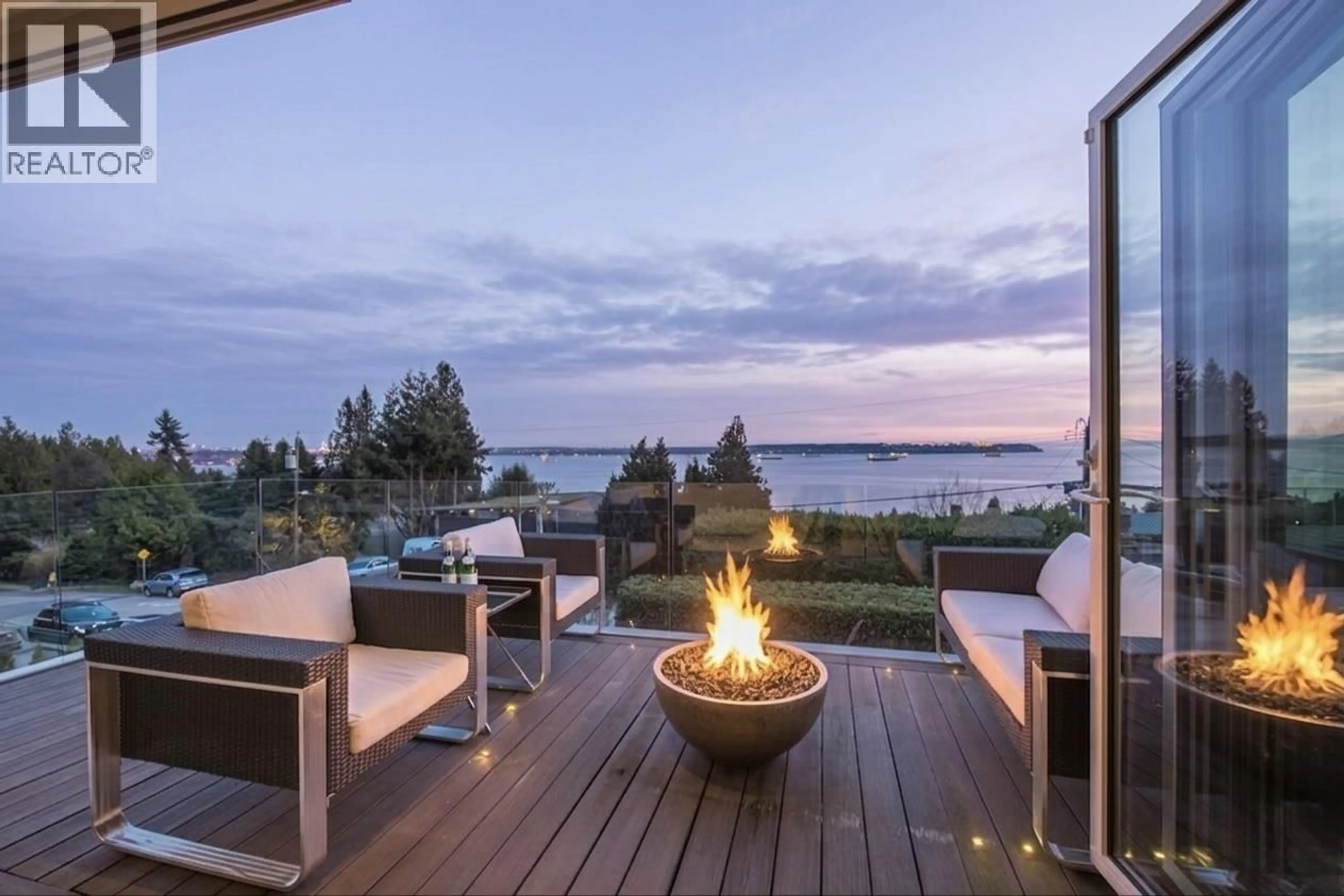 Patio, water/lake/river/ocean view for 3305 WESTMOUNT ROAD, West Vancouver British Columbia V7V3G5