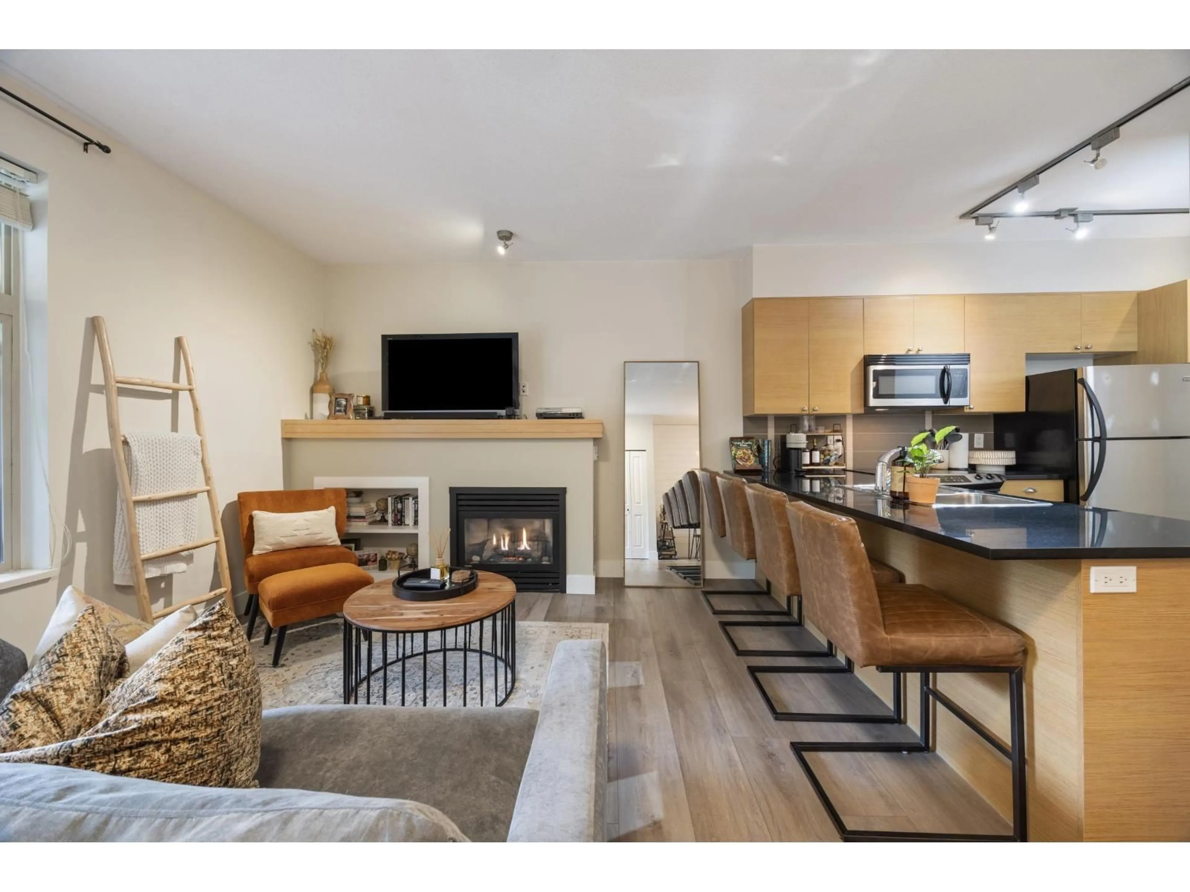 Living room with furniture, wood/laminate floor for 59 - 19478 65 AVENUE, Surrey British Columbia V4N5X5