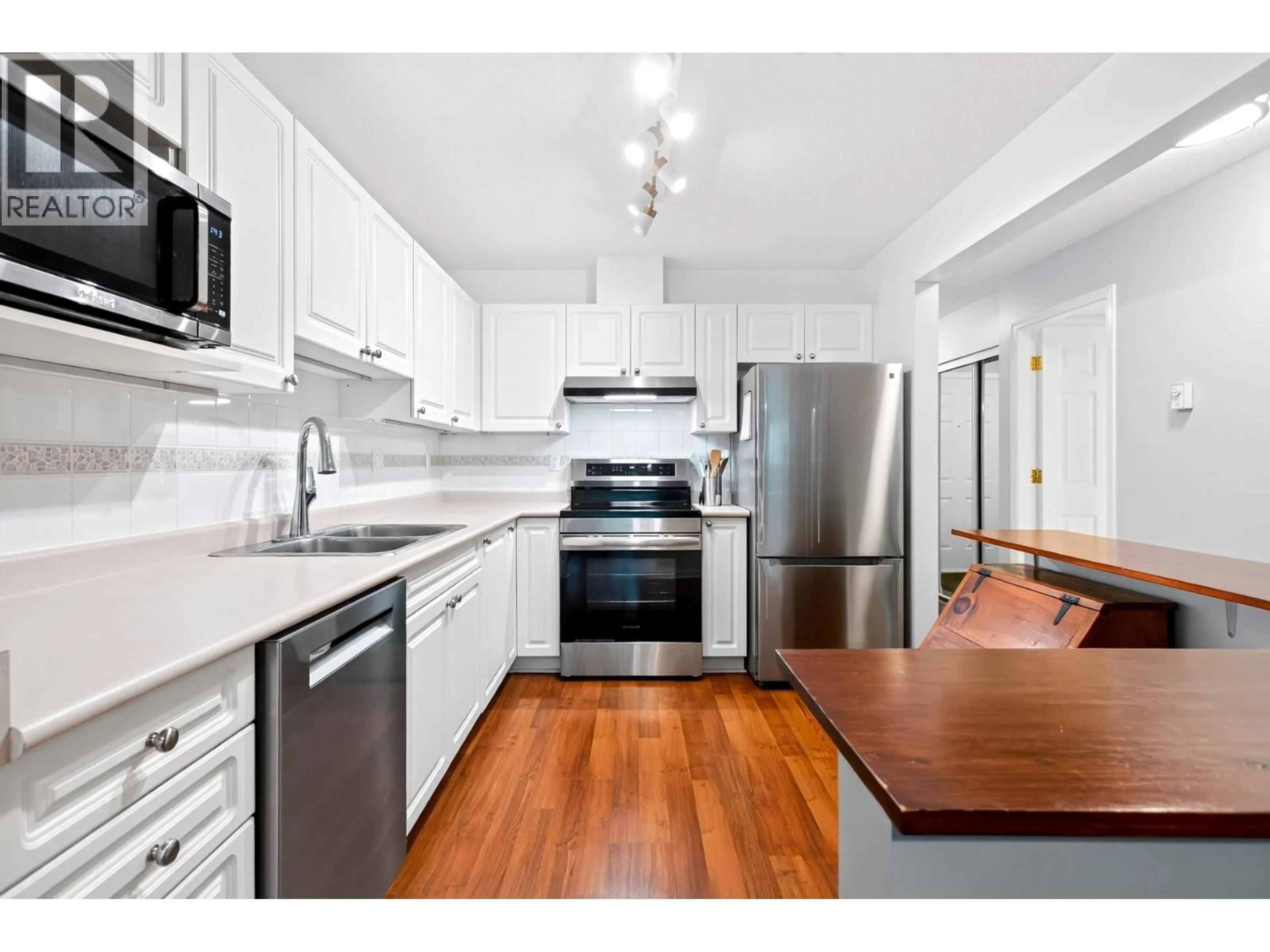 Standard kitchen, wood/laminate floor for 213 - 2678 DIXON STREET, Port Coquitlam British Columbia V3C6L7
