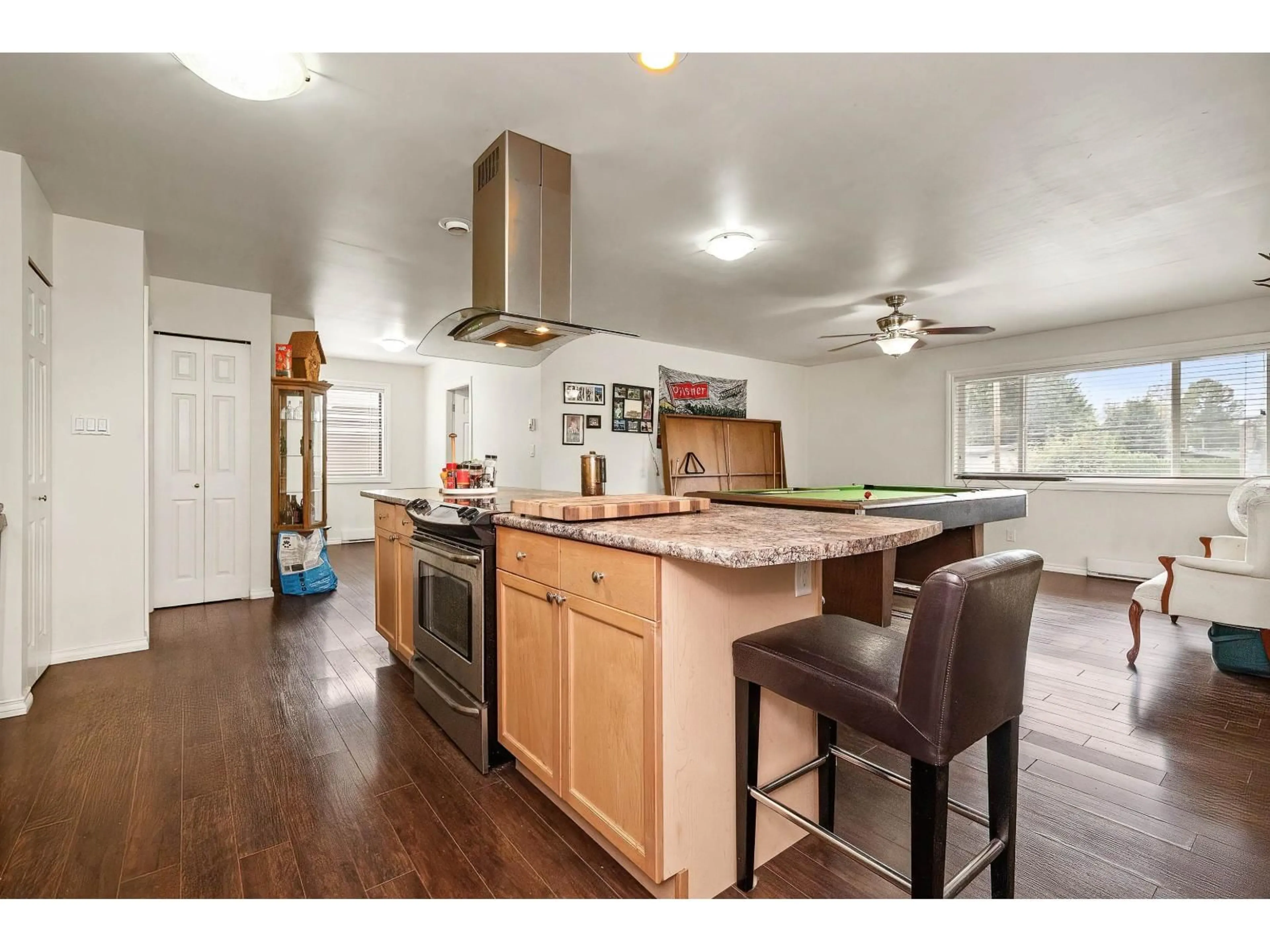 Open concept kitchen, wood/laminate floor for 8792 BELLEVUE DRIVE, Chilliwack British Columbia V2P3W7