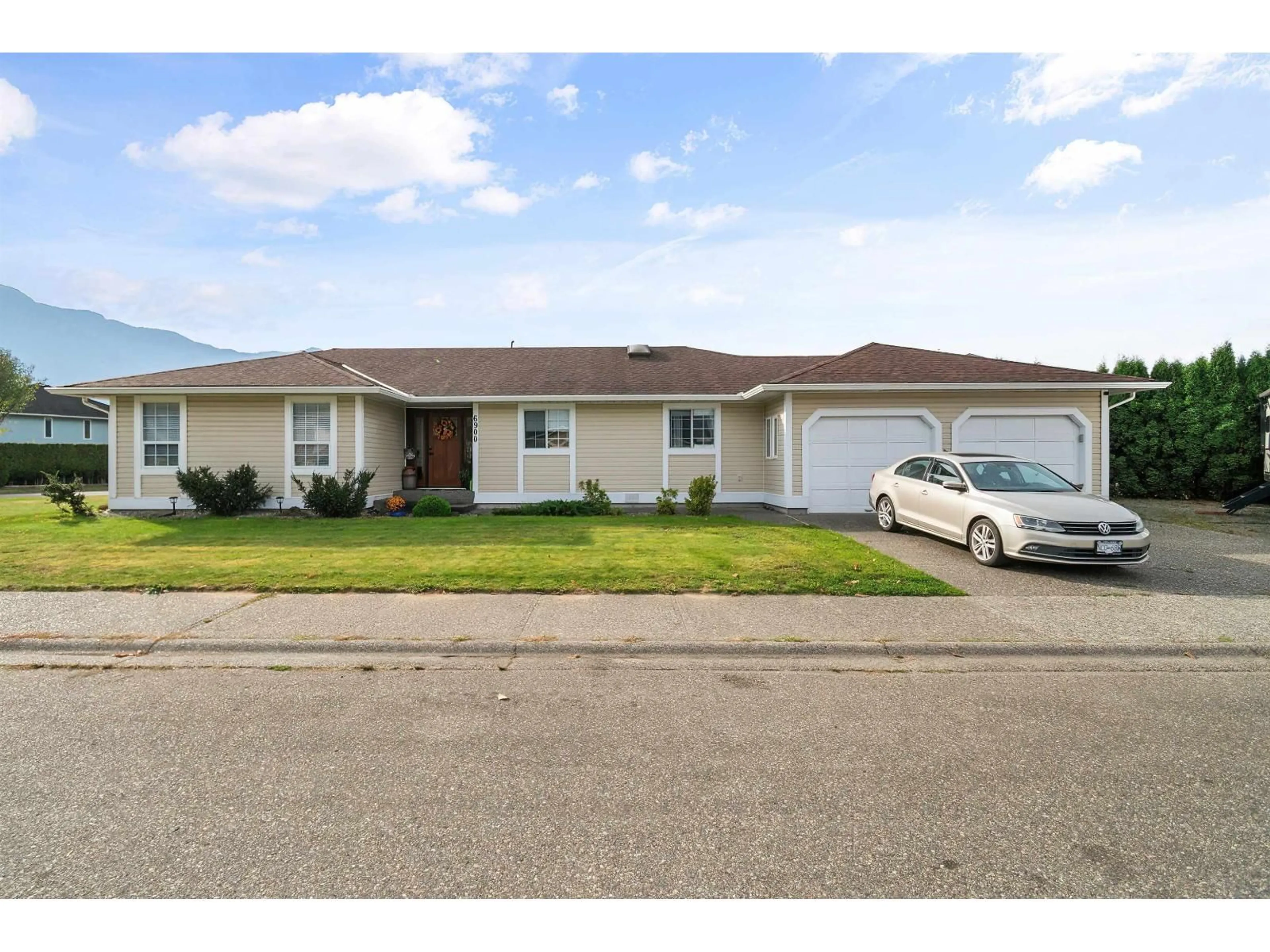 Home with vinyl exterior material, street for 6900 OAKWOOD DRIVE, Agassiz British Columbia V0M1A3