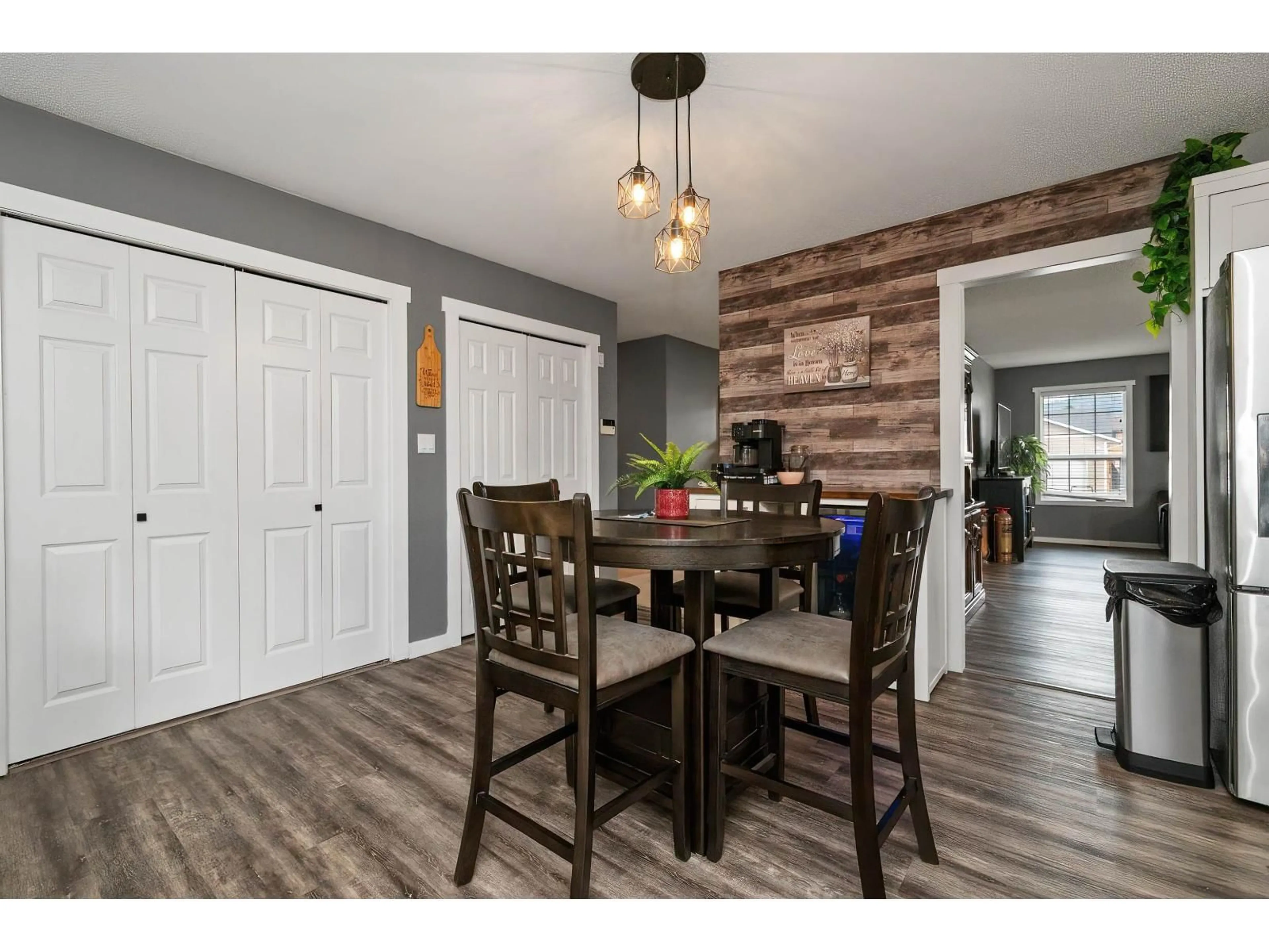 Dining room, wood/laminate floor for 6900 OAKWOOD DRIVE, Agassiz British Columbia V0M1A3