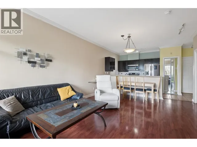 302 - 131 3RD STREET, North Vancouver 3