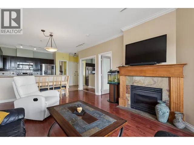 302 - 131 3RD STREET, North Vancouver 4