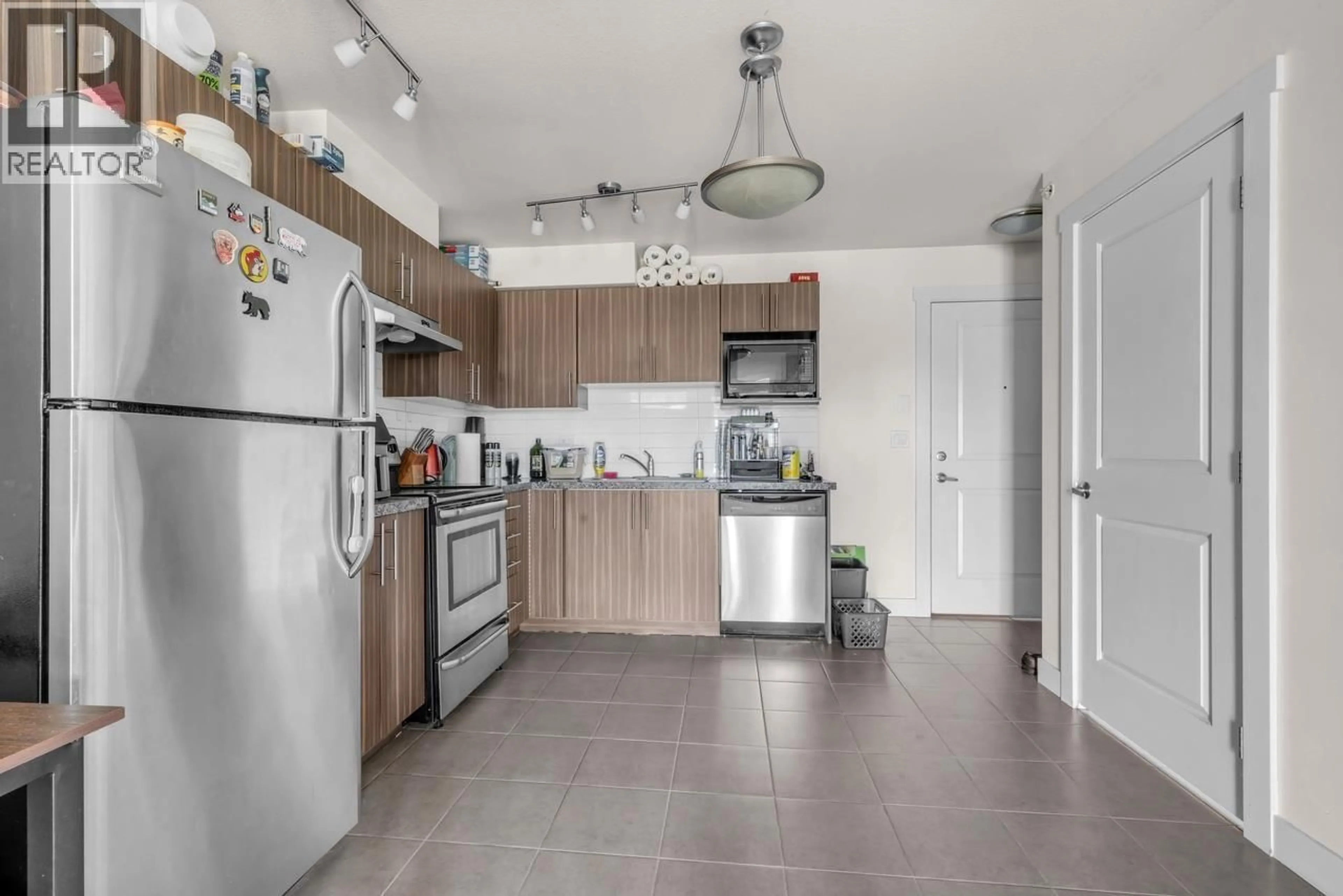 Standard kitchen, unknown for PH7 - 1239 KINGSWAY, Vancouver British Columbia V5V3E2