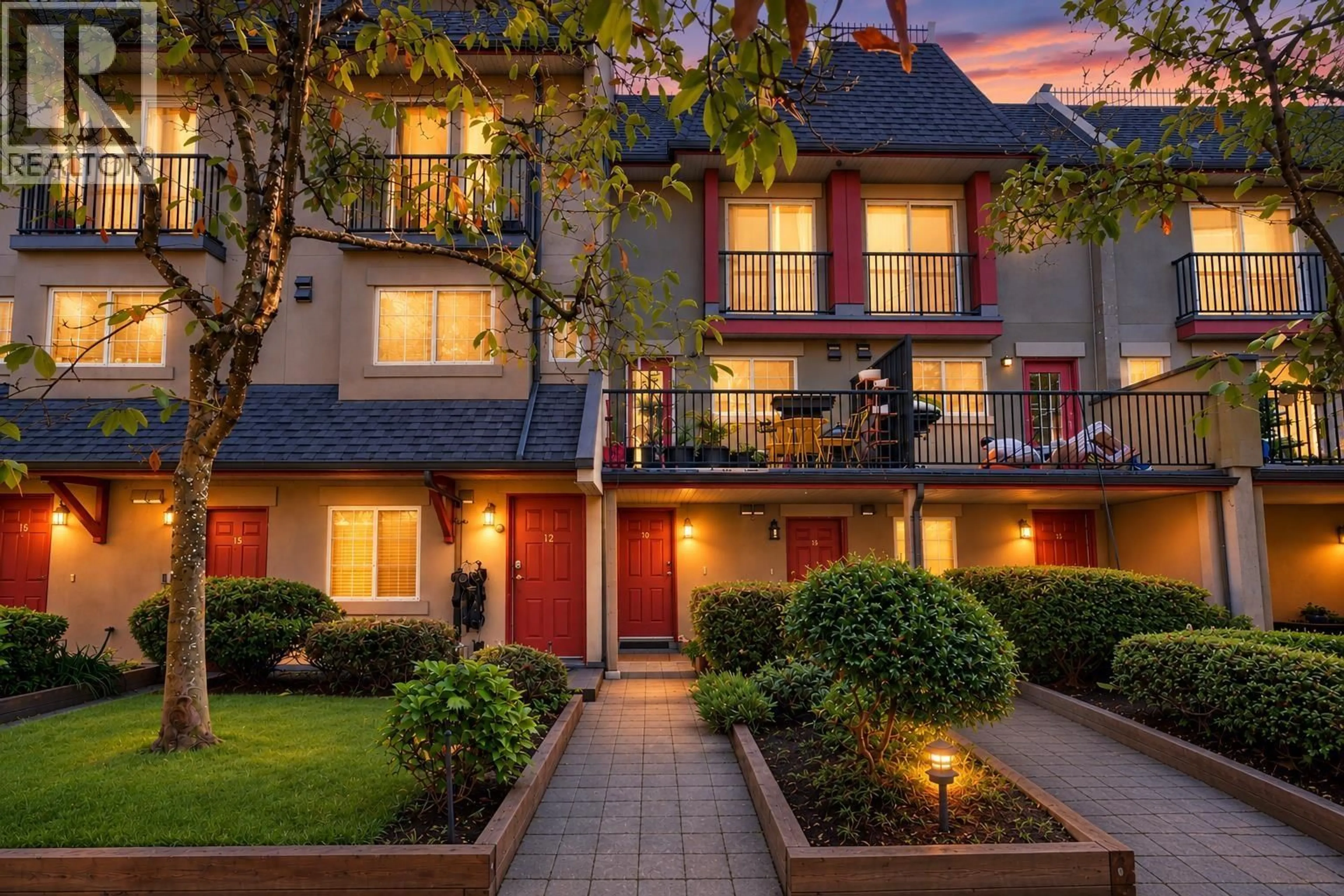 Patio, street for 10 - 1561 BOOTH AVENUE, Coquitlam British Columbia V3K6Z9