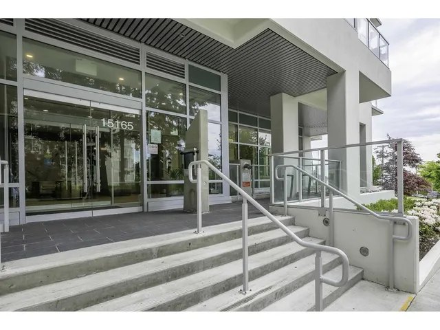 1006 - 15165 THRIFT AVENUE, White Rock 4