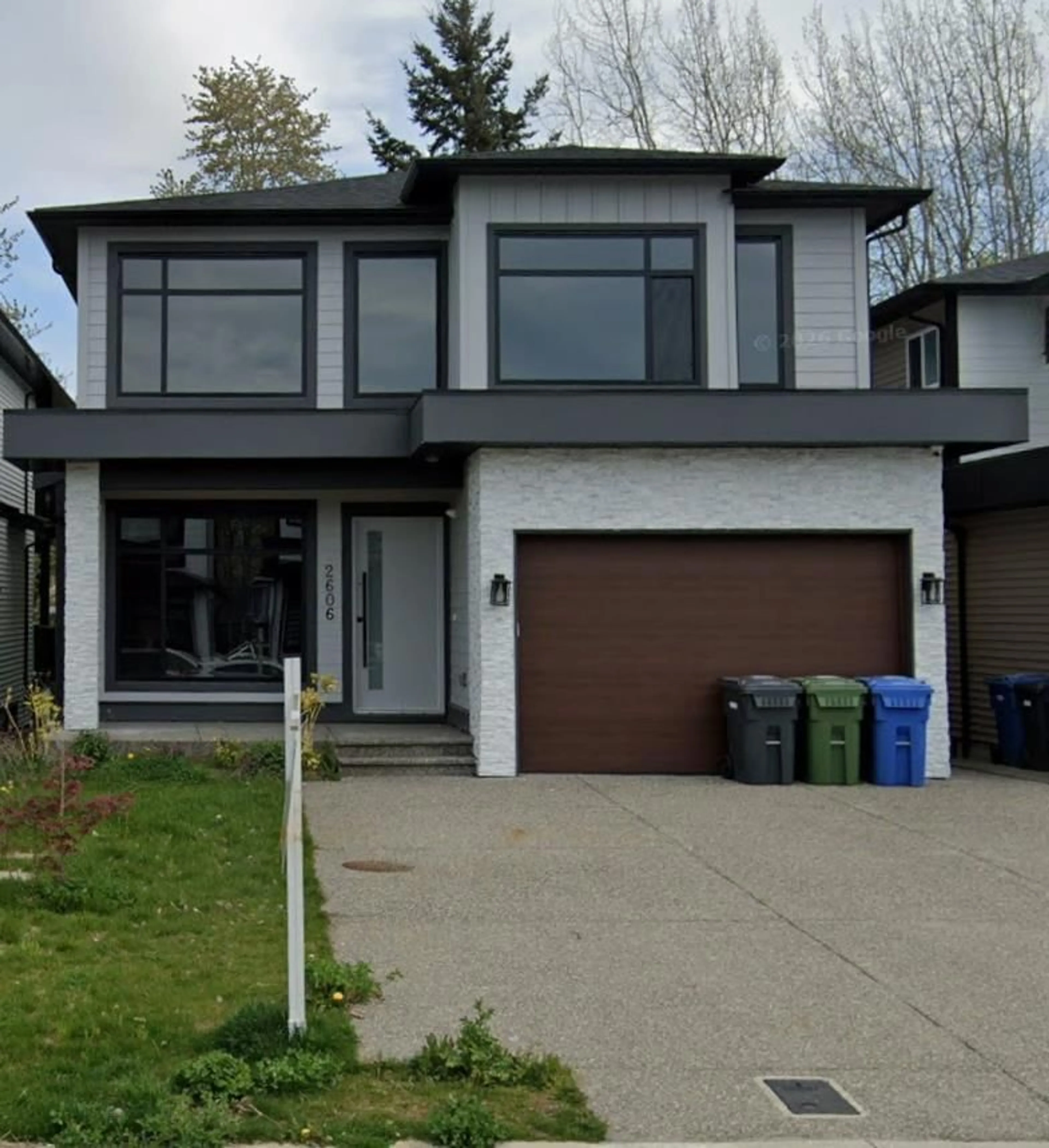 Home with vinyl exterior material, street for 2606 TERMINAL COURT, Abbotsford British Columbia V4X0C4