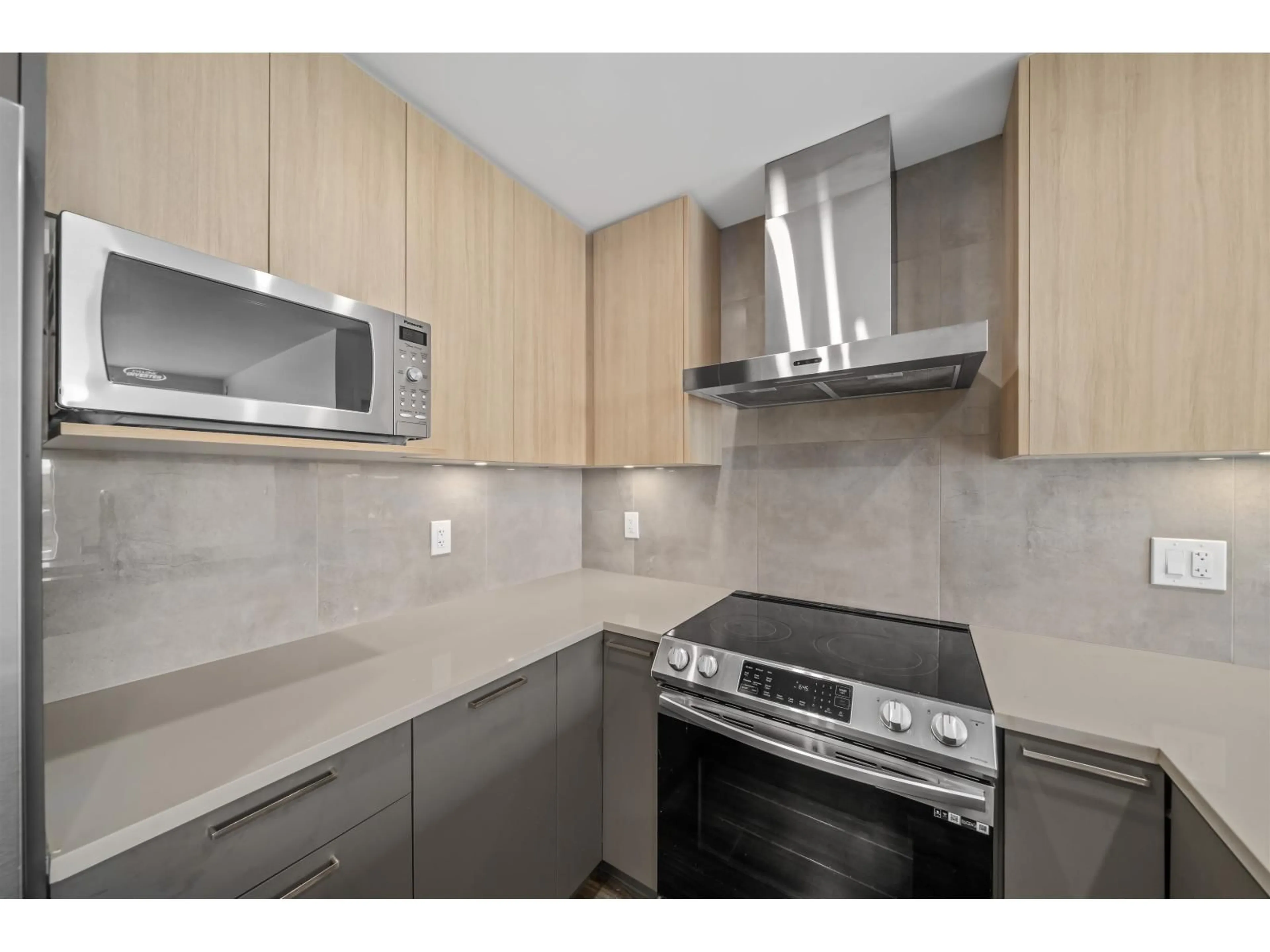 Standard kitchen, unknown for 209 - 31940 RAVEN AVENUE, Mission British Columbia V2V0L1