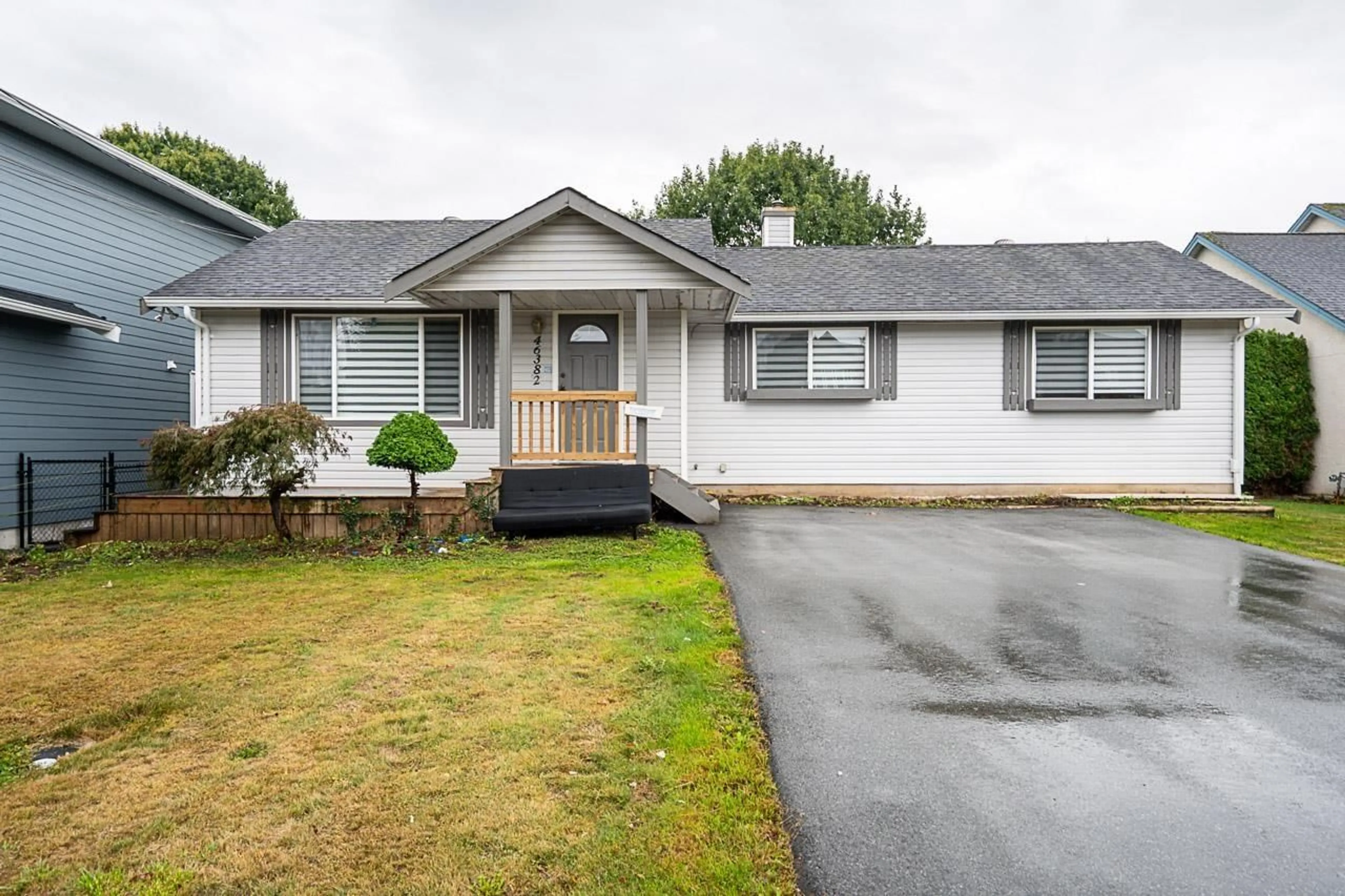 Home with vinyl exterior material, street for 46382 STEVENSON ROAD, Chilliwack British Columbia V2R3S6