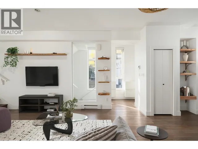 2337 BRUNSWICK STREET, Vancouver 2