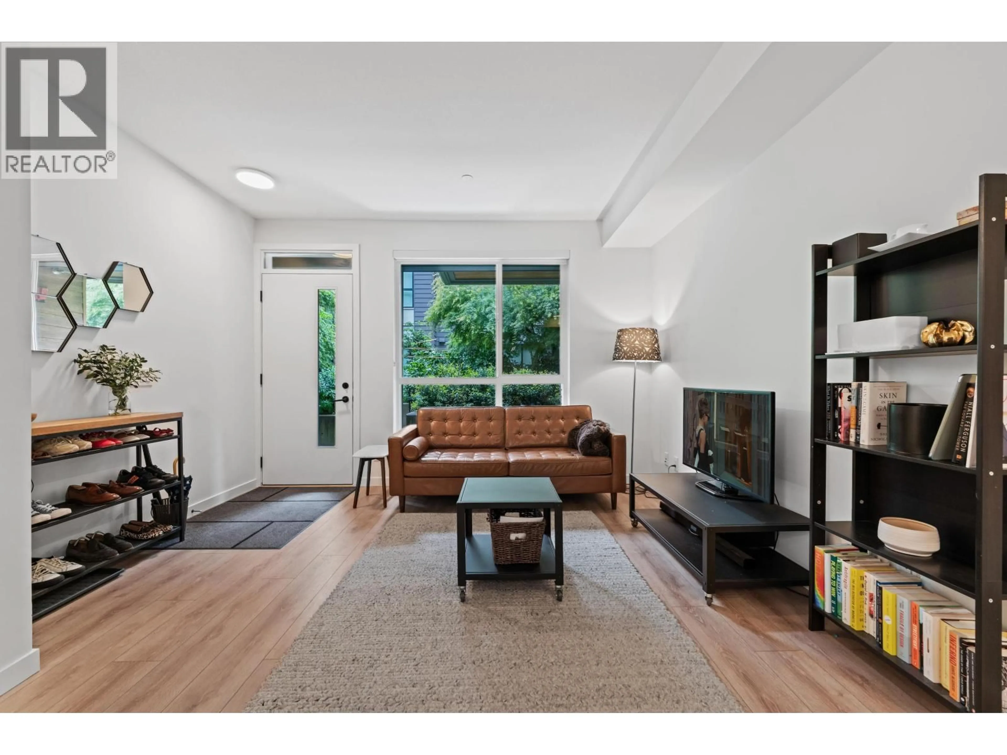 Living room with furniture, unknown for 29 - 533 3RD STREET, North Vancouver British Columbia V7L1G4