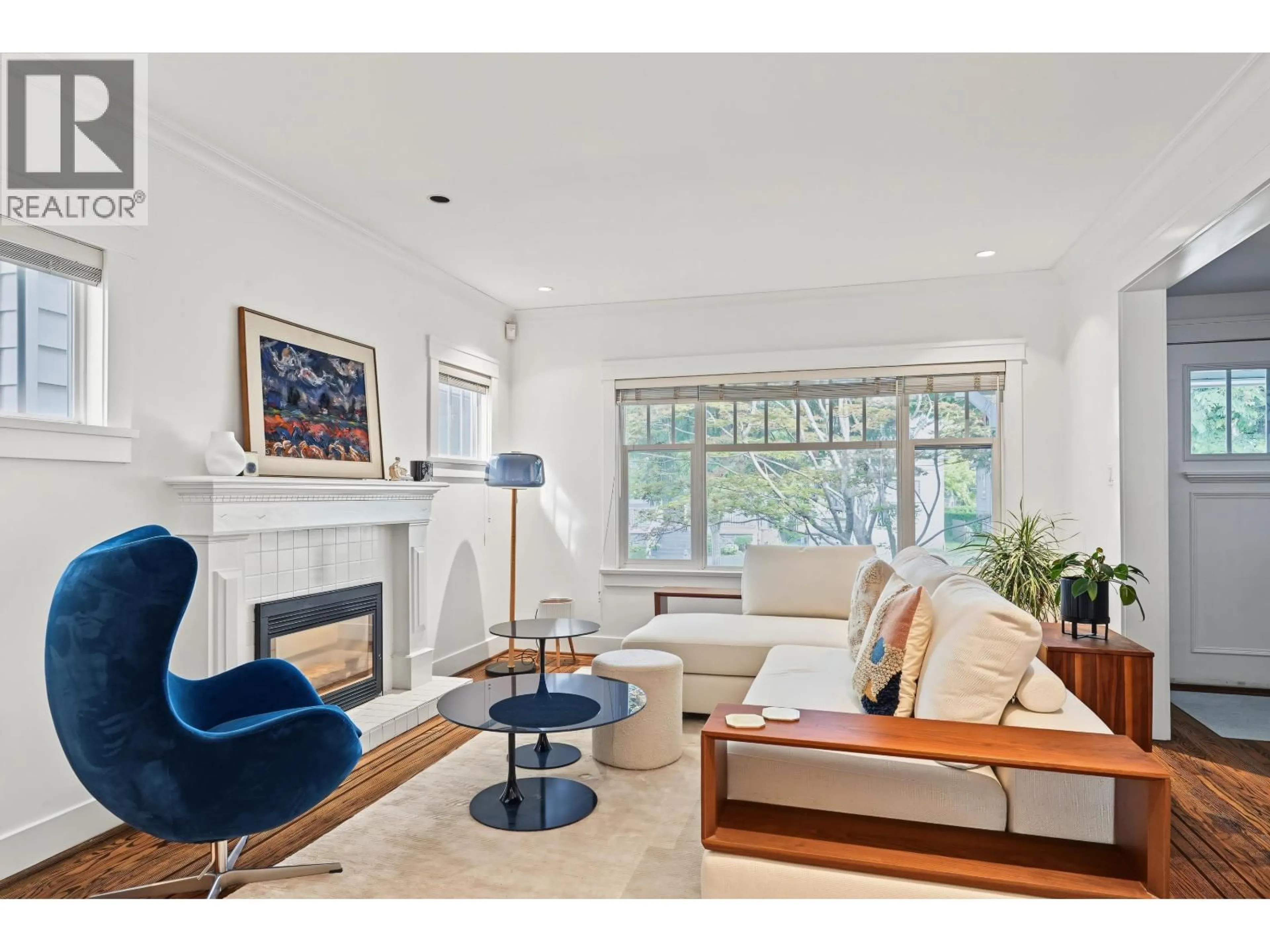 Living room with furniture, unknown for 462 19TH AVENUE, Vancouver British Columbia V5Y2B9