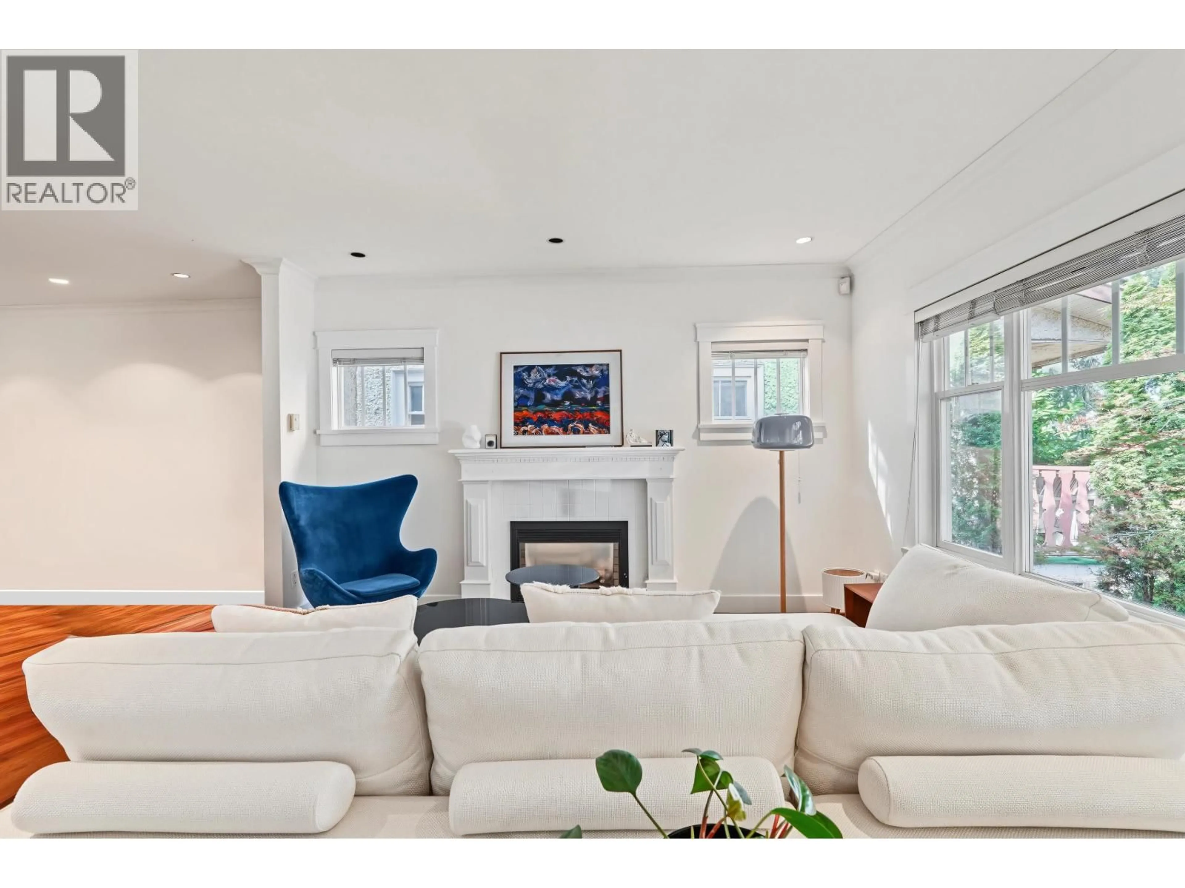 Living room with furniture, unknown for 462 19TH AVENUE, Vancouver British Columbia V5Y2B9