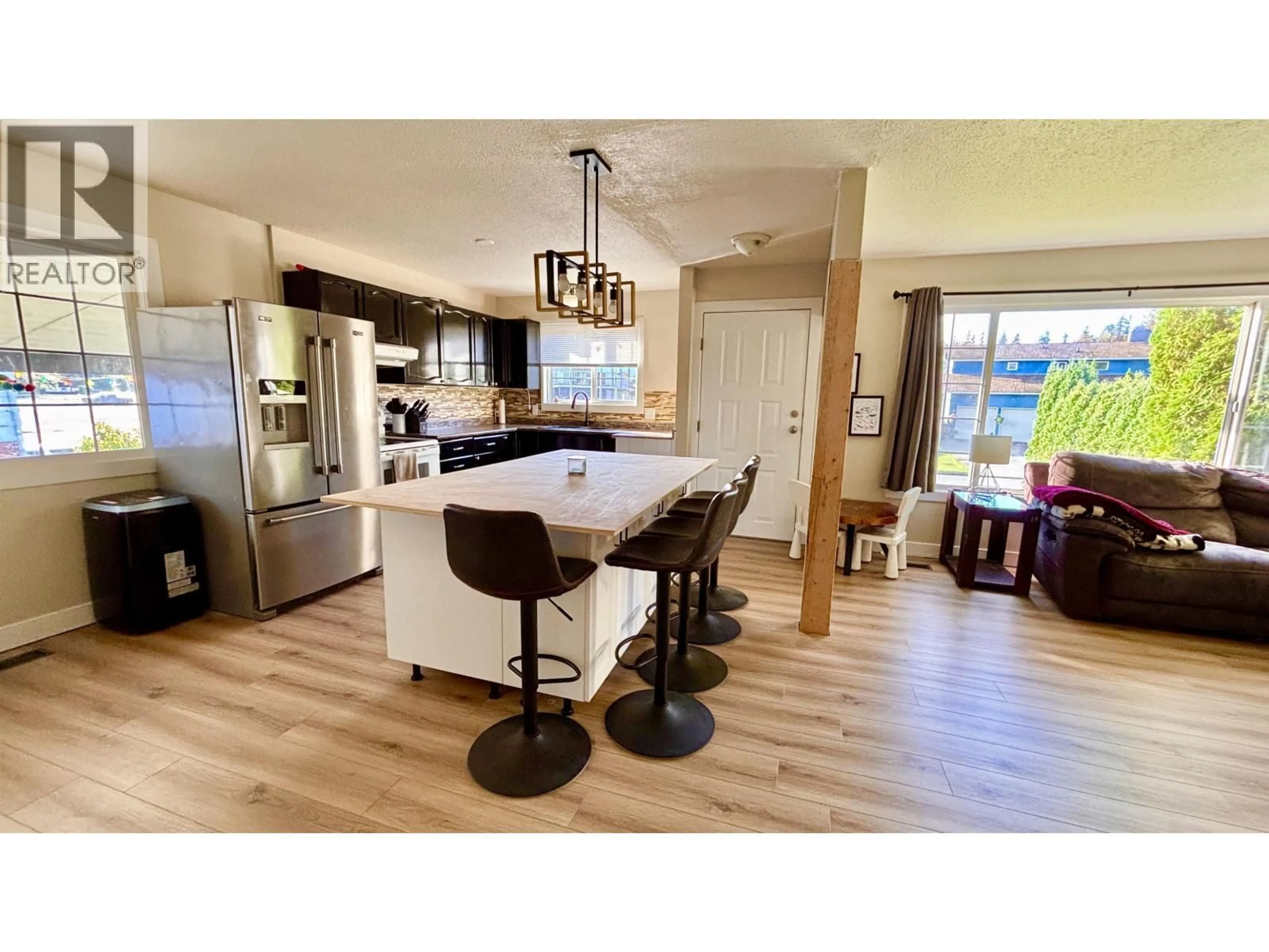 Open concept kitchen, unknown for 40 DEASE STREET, Kitimat British Columbia V8C2M6