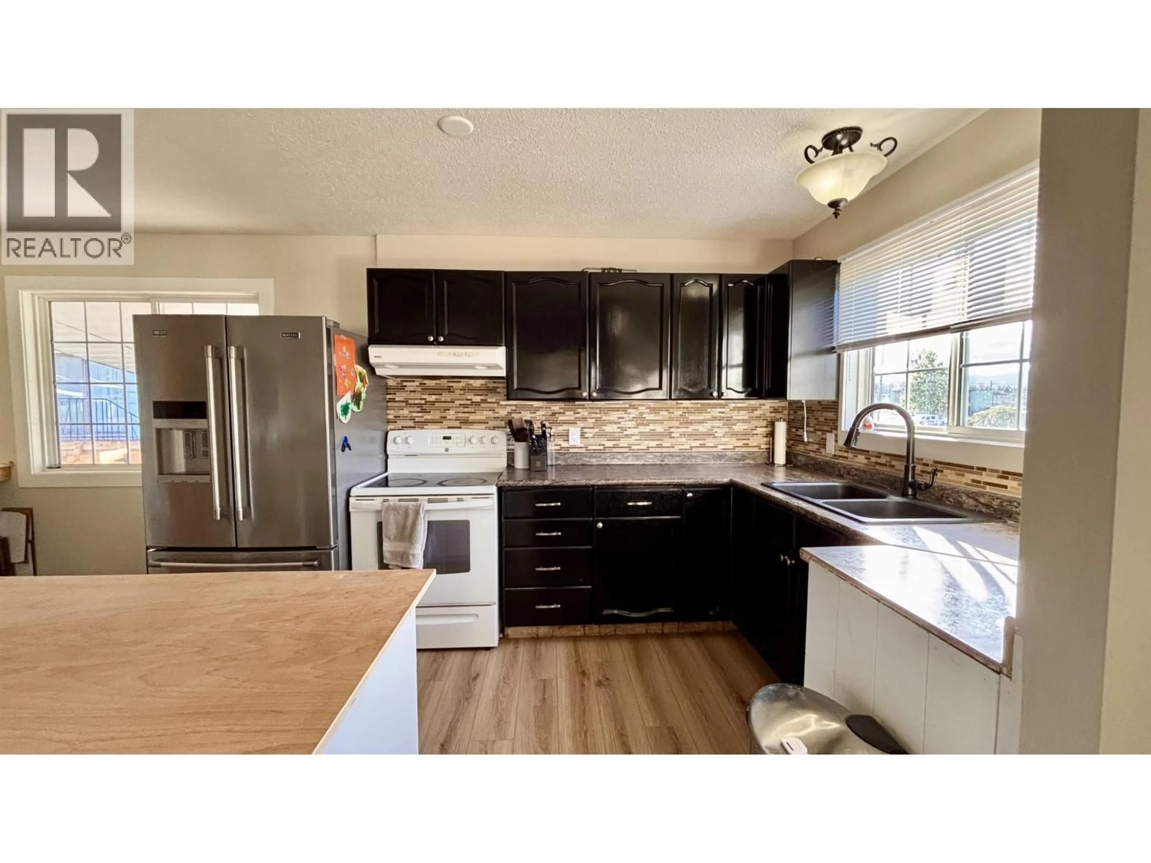 Open concept kitchen, unknown for 40 DEASE STREET, Kitimat British Columbia V8C2M6