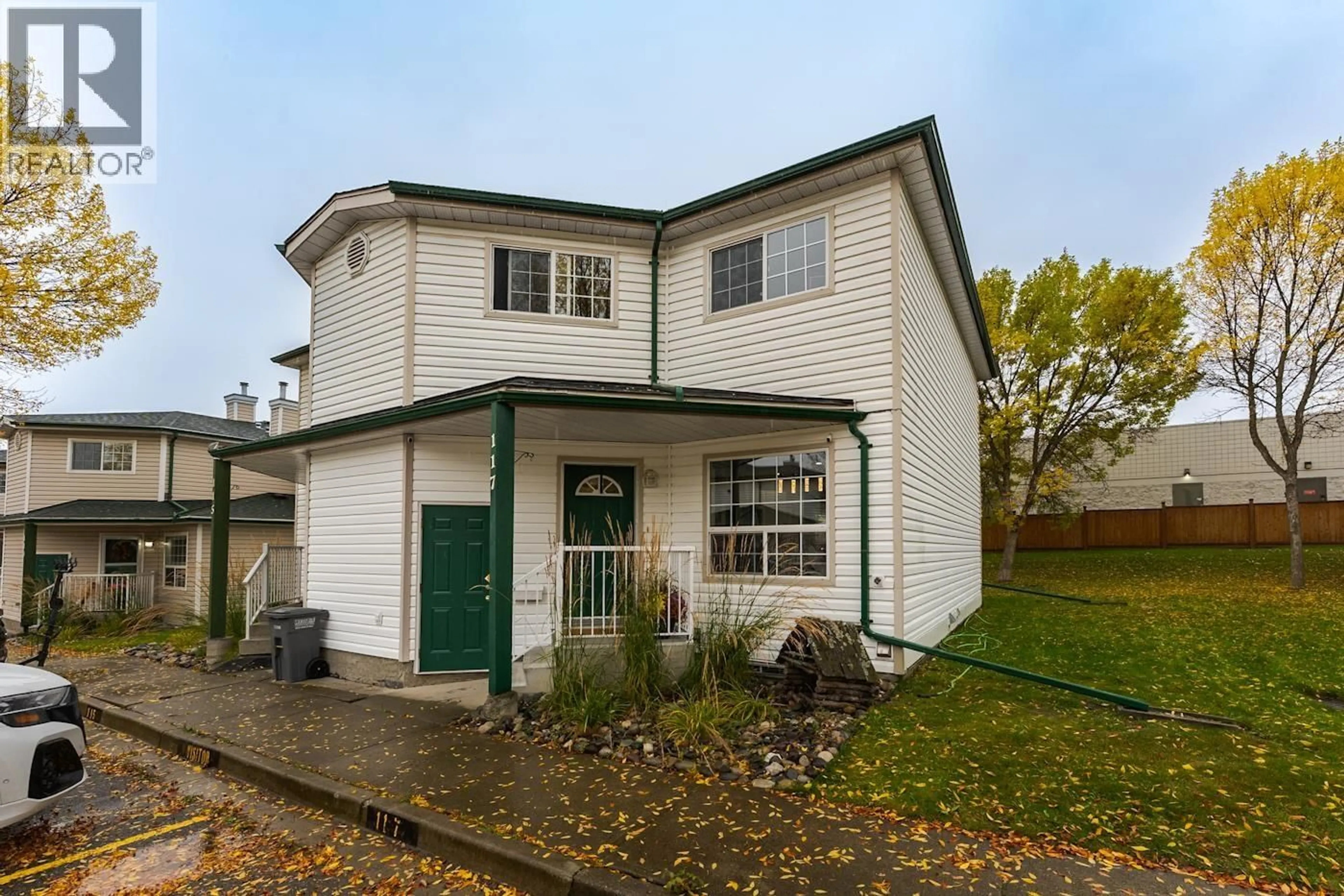 Home with vinyl exterior material, street for 117 - 3233 MCGILL CRESCENT, Prince George British Columbia V2N2T4