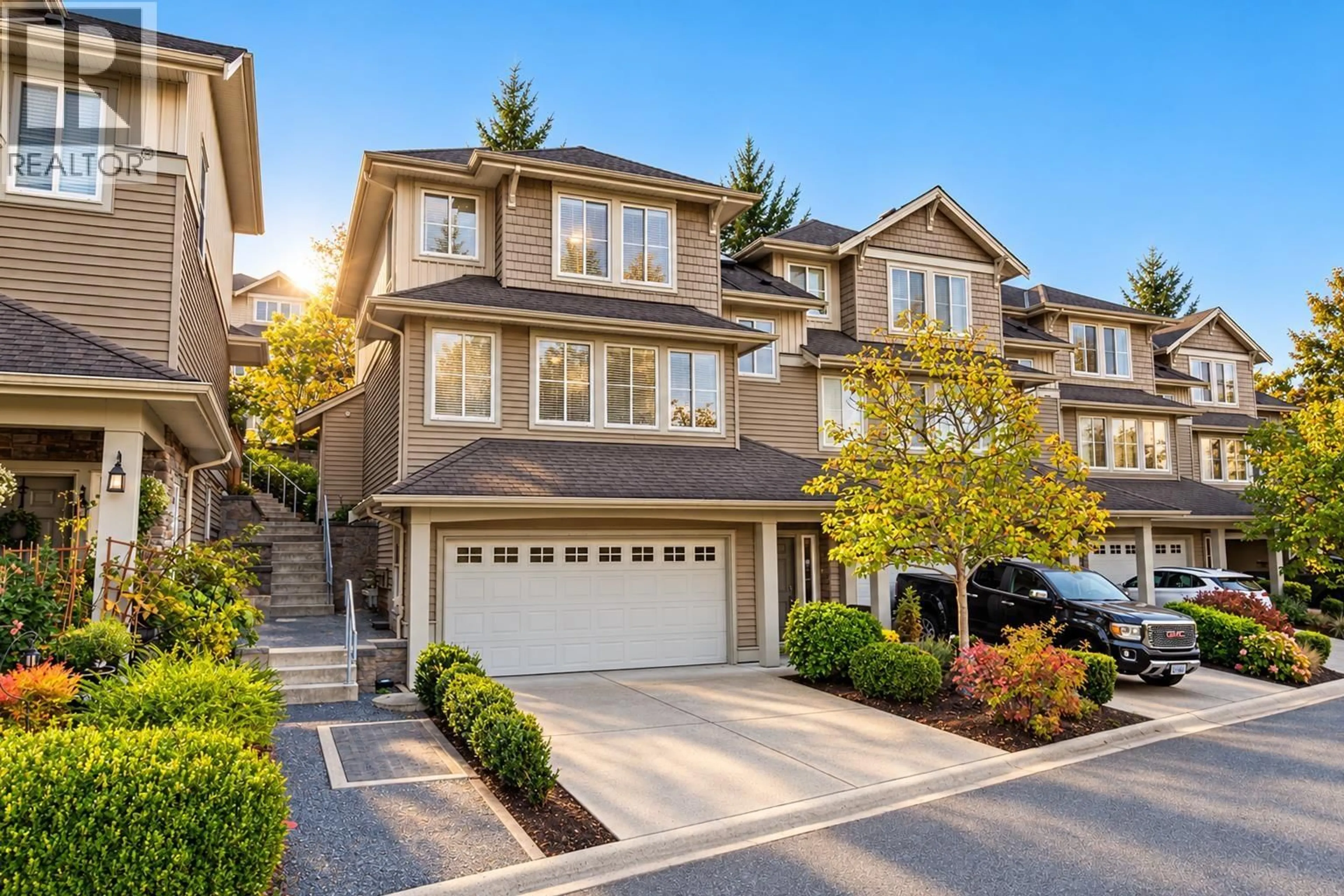 Home with vinyl exterior material, street for 25 - 11160 234A STREET, Maple Ridge British Columbia V2W0B8