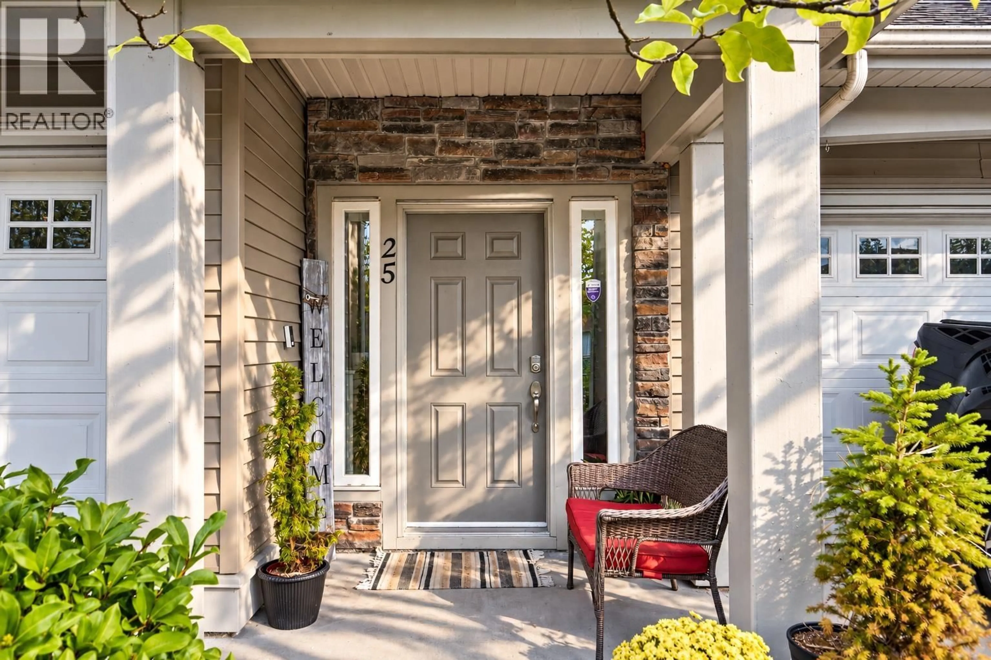 Indoor entryway for 25 - 11160 234A STREET, Maple Ridge British Columbia V2W0B8