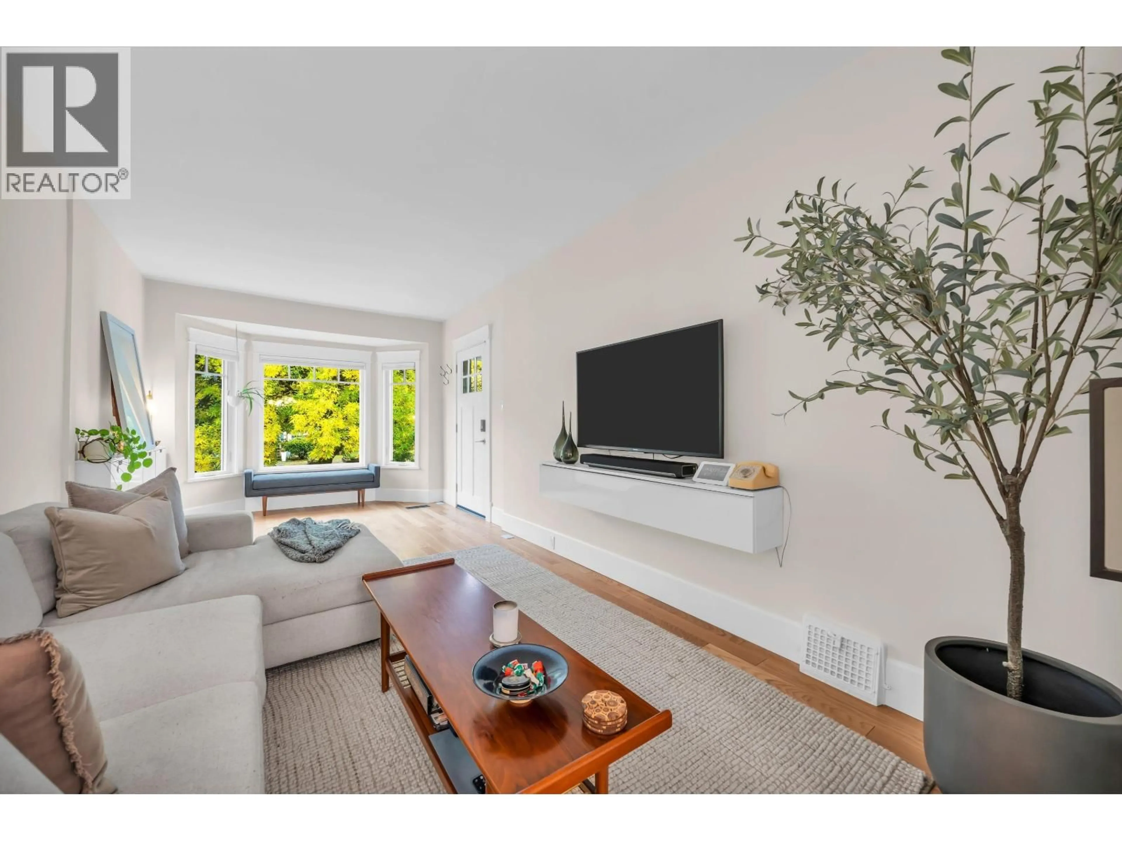 Living room with furniture, unknown for 853 20TH AVENUE, Vancouver British Columbia V5V1N4