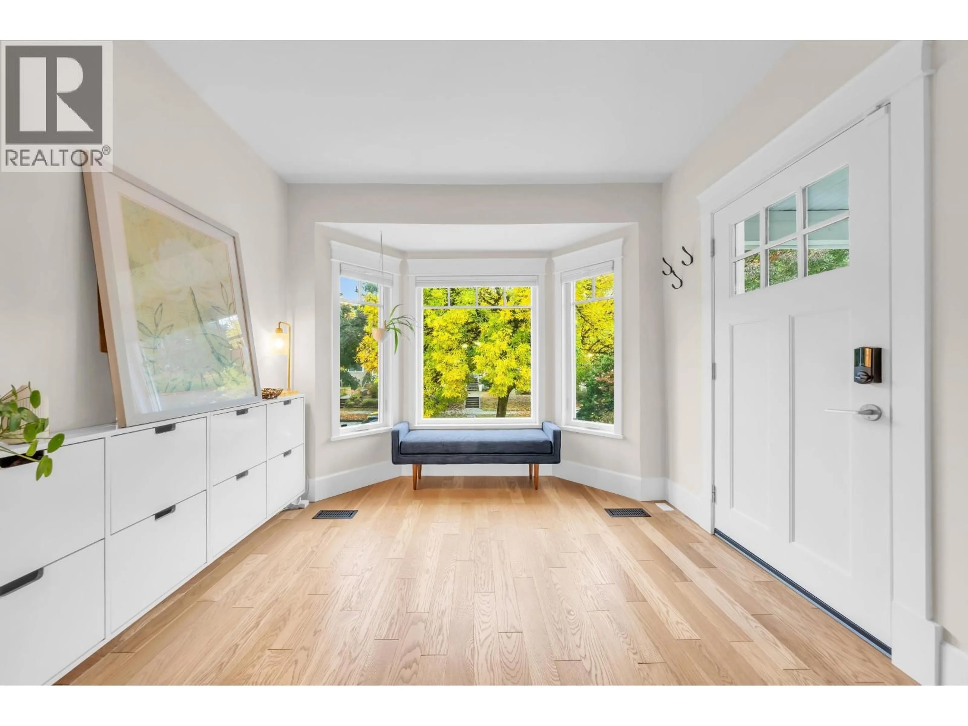 Indoor entryway for 853 20TH AVENUE, Vancouver British Columbia V5V1N4
