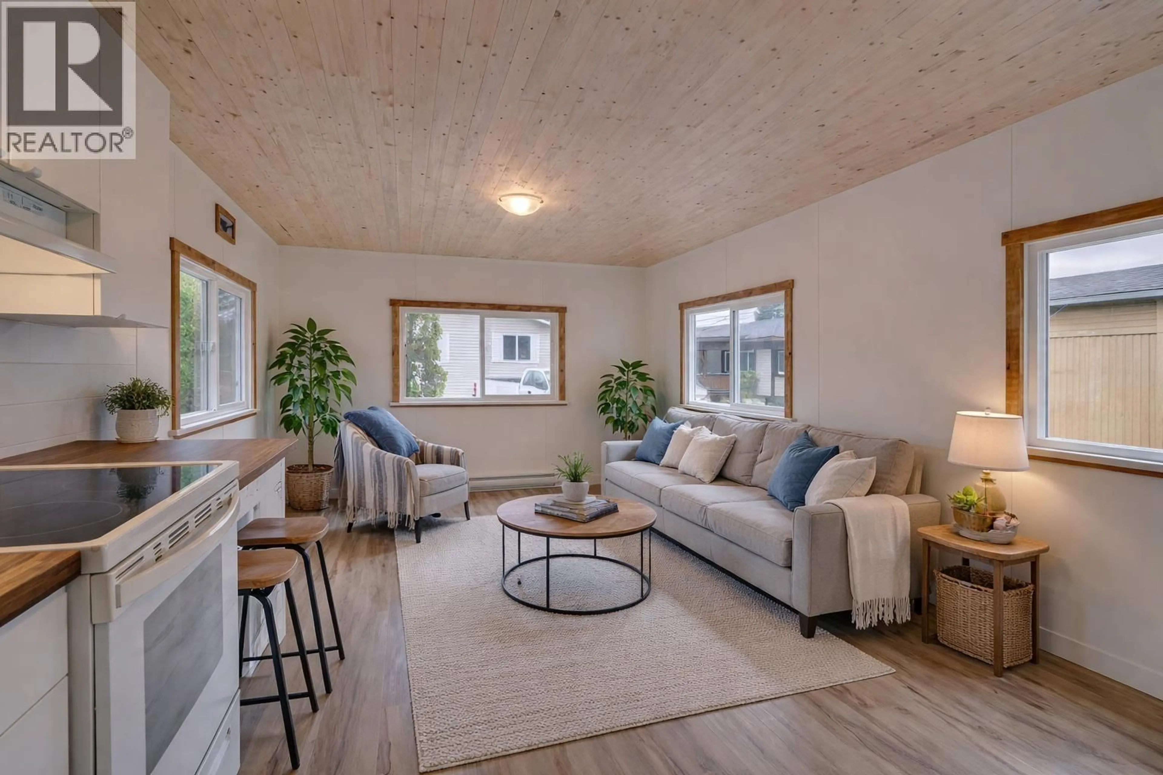 Living room with furniture, unknown for 28 - 1413 SUNSHINE COAST HIGHWAY, Gibsons British Columbia V0N1V5