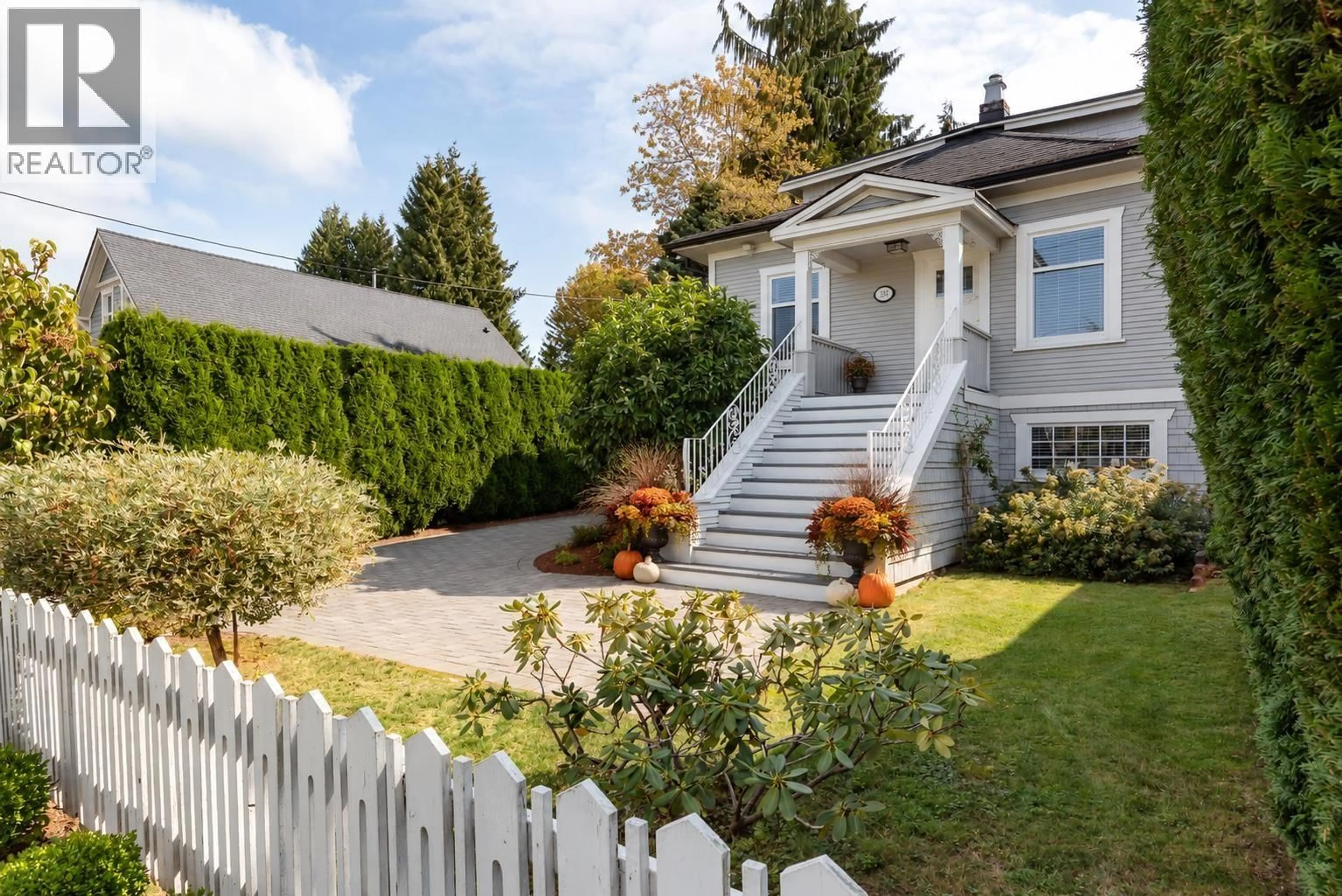 Home with vinyl exterior material, street for 234 EIGHTH AVENUE, New Westminster British Columbia V3L1Y2