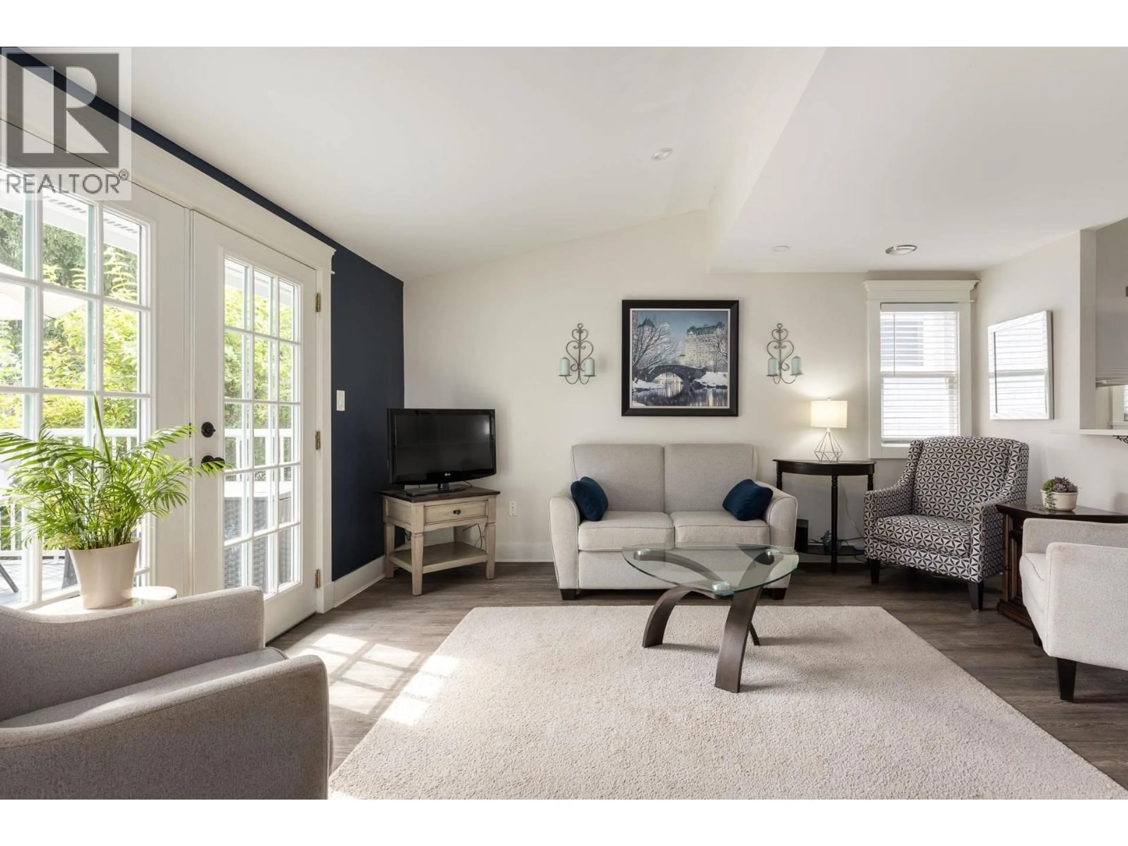 Living room with furniture, unknown for 234 EIGHTH AVENUE, New Westminster British Columbia V3L1Y2