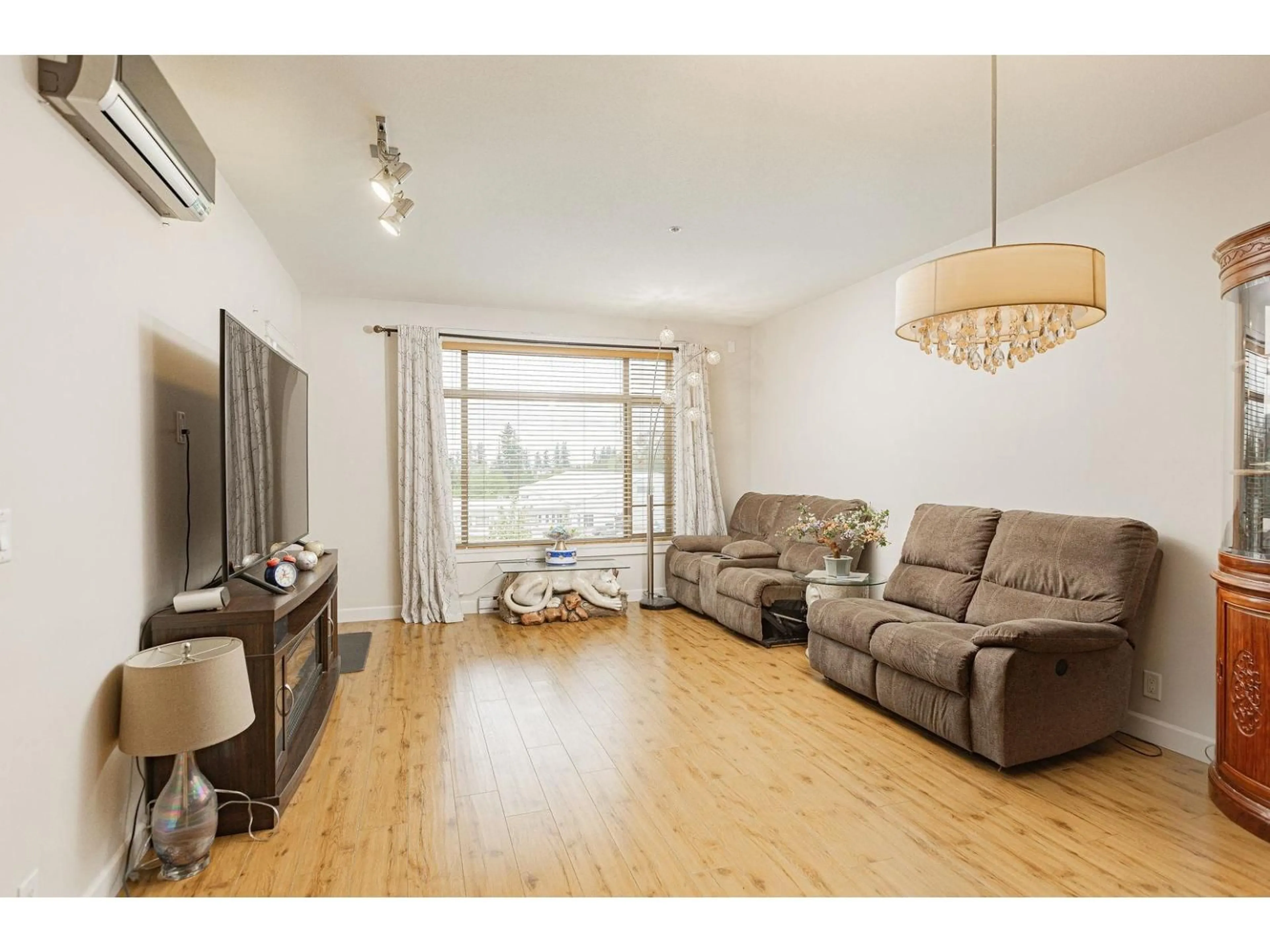 Living room with furniture, wood/laminate floor for 405 - 8067 207 STREET, Langley British Columbia V2Y0N9