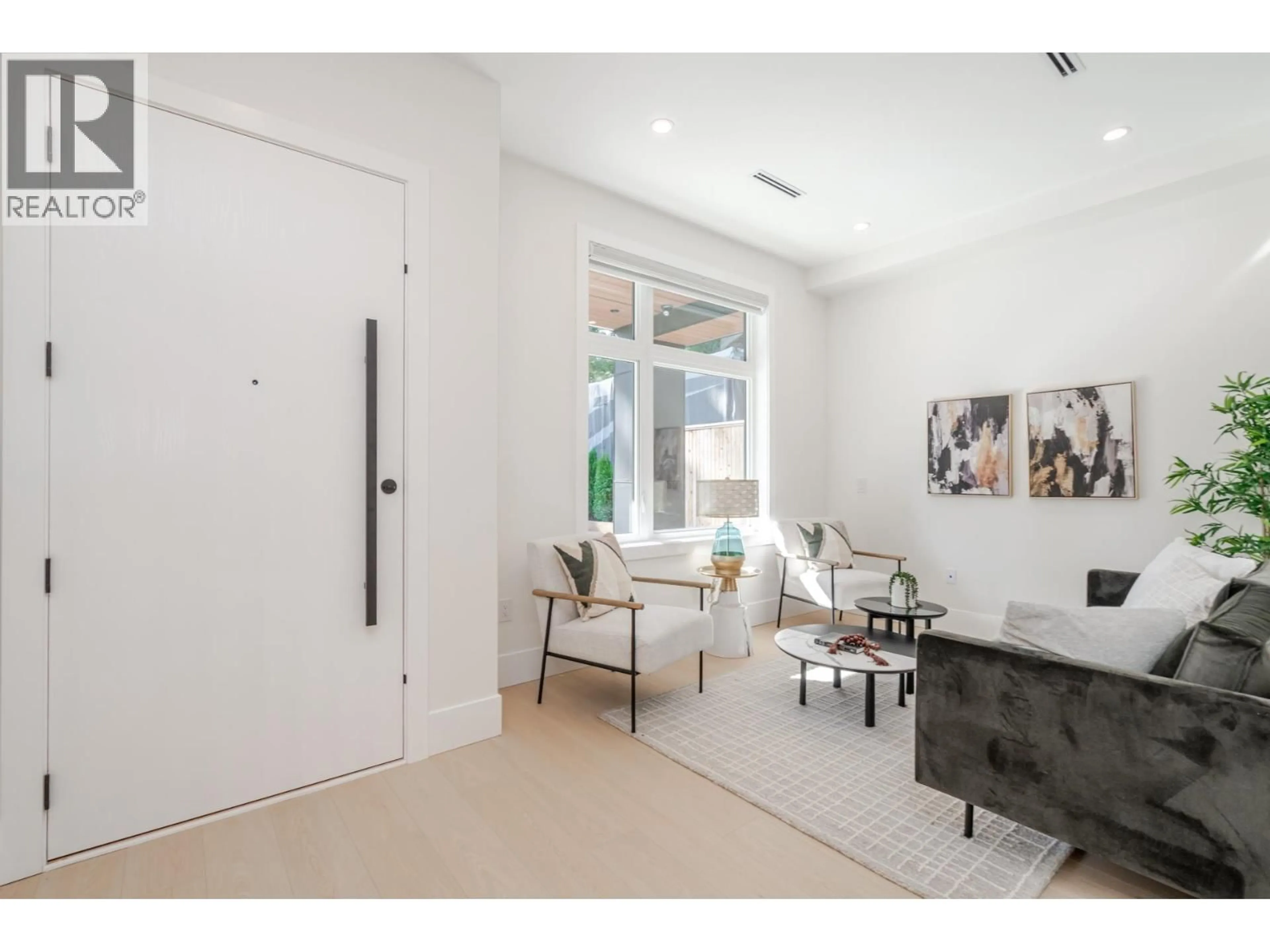 Indoor entryway for 5301 3RD AVENUE, Tsawwassen British Columbia V4M1E8