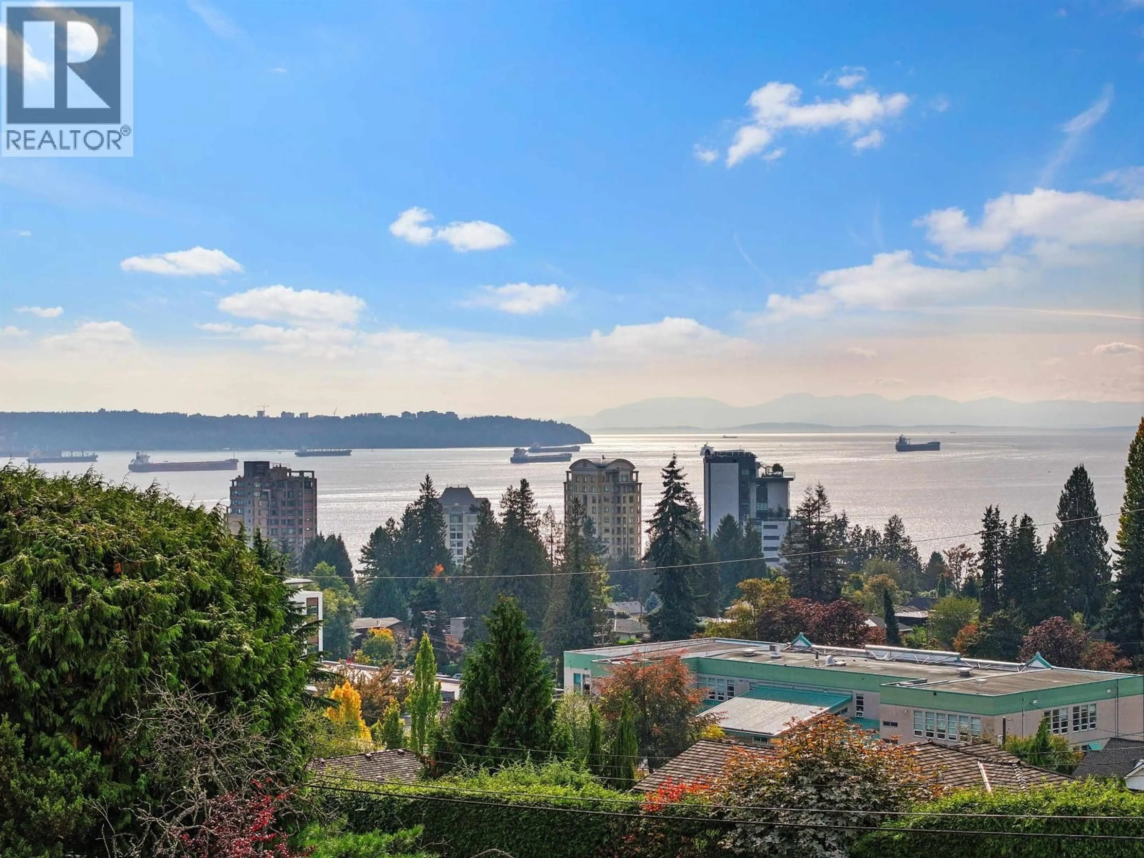 Patio, water/lake/river/ocean view for 2077 KINGS AVENUE, West Vancouver British Columbia V7V2B7