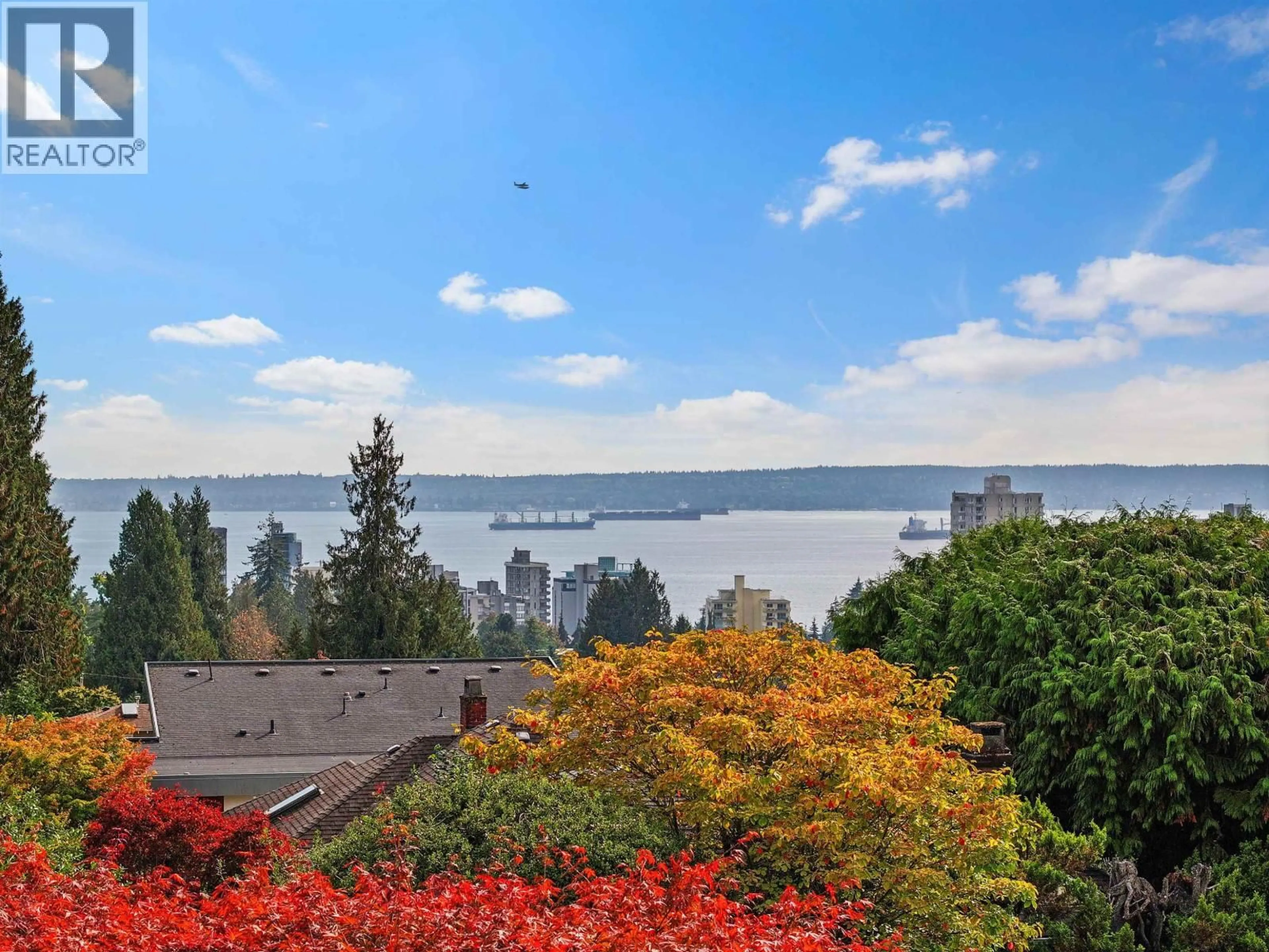 Patio, water/lake/river/ocean view for 2077 KINGS AVENUE, West Vancouver British Columbia V7V2B7