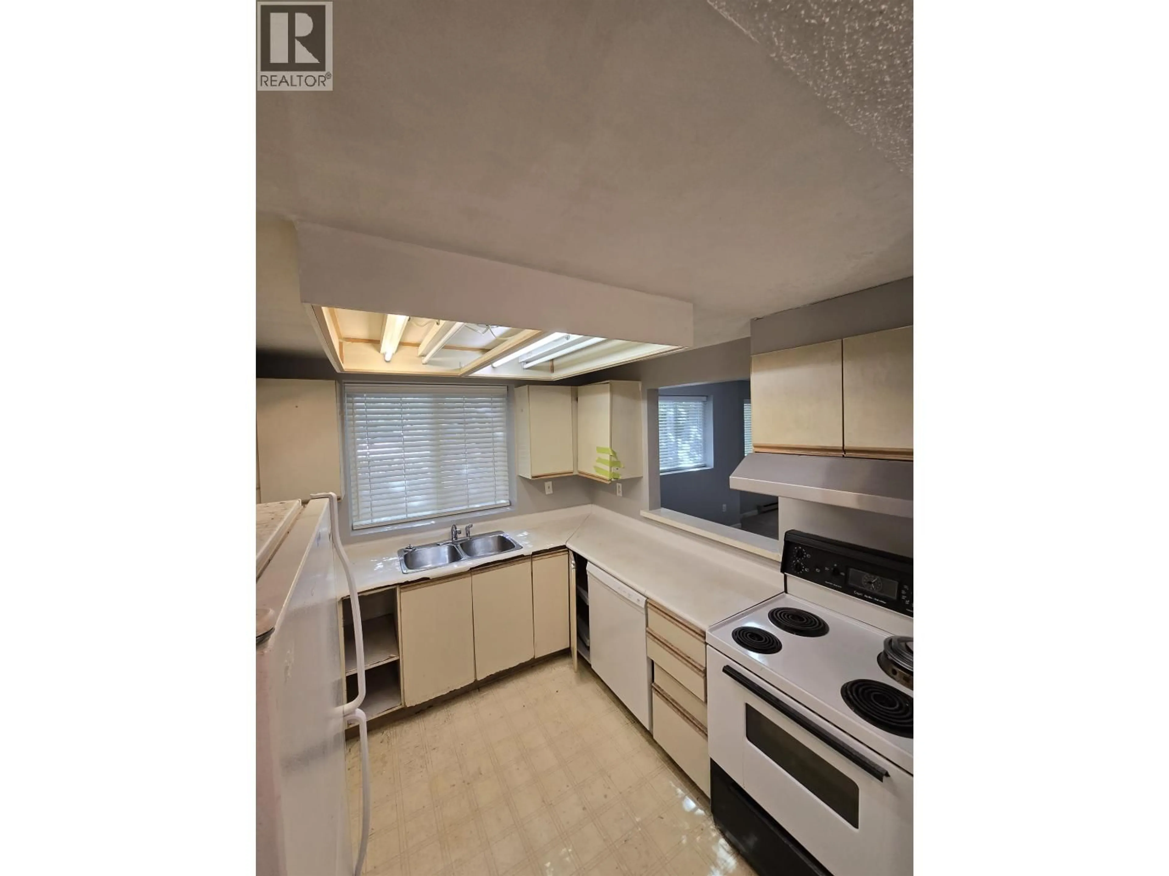 Standard kitchen, unknown for 100 - 8655 JONES ROAD, Richmond British Columbia V6Y3V7
