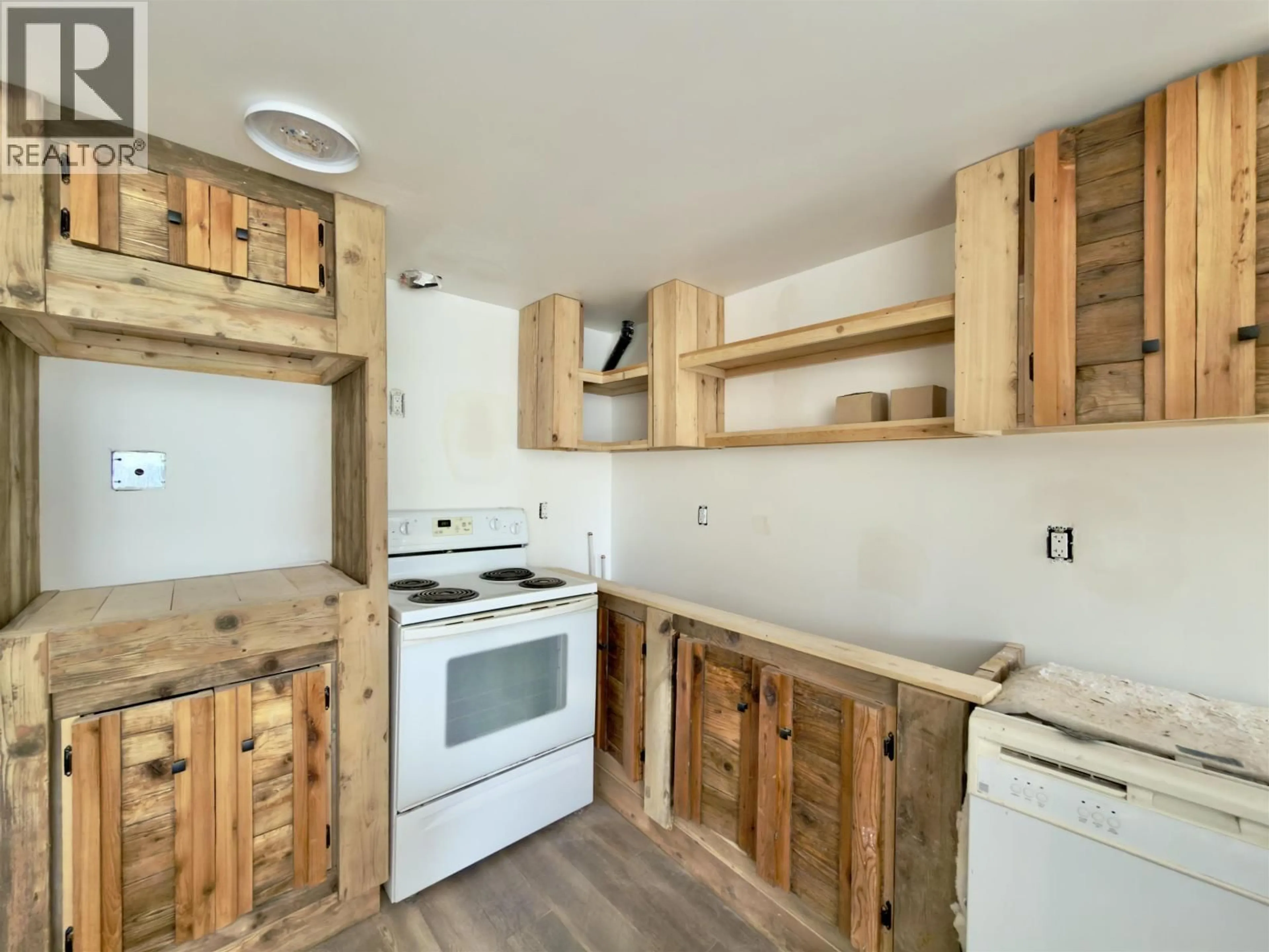 Standard kitchen, wood/laminate floor for 69 - 560 SODA CREEK ROAD, Williams Lake British Columbia V2G5E6