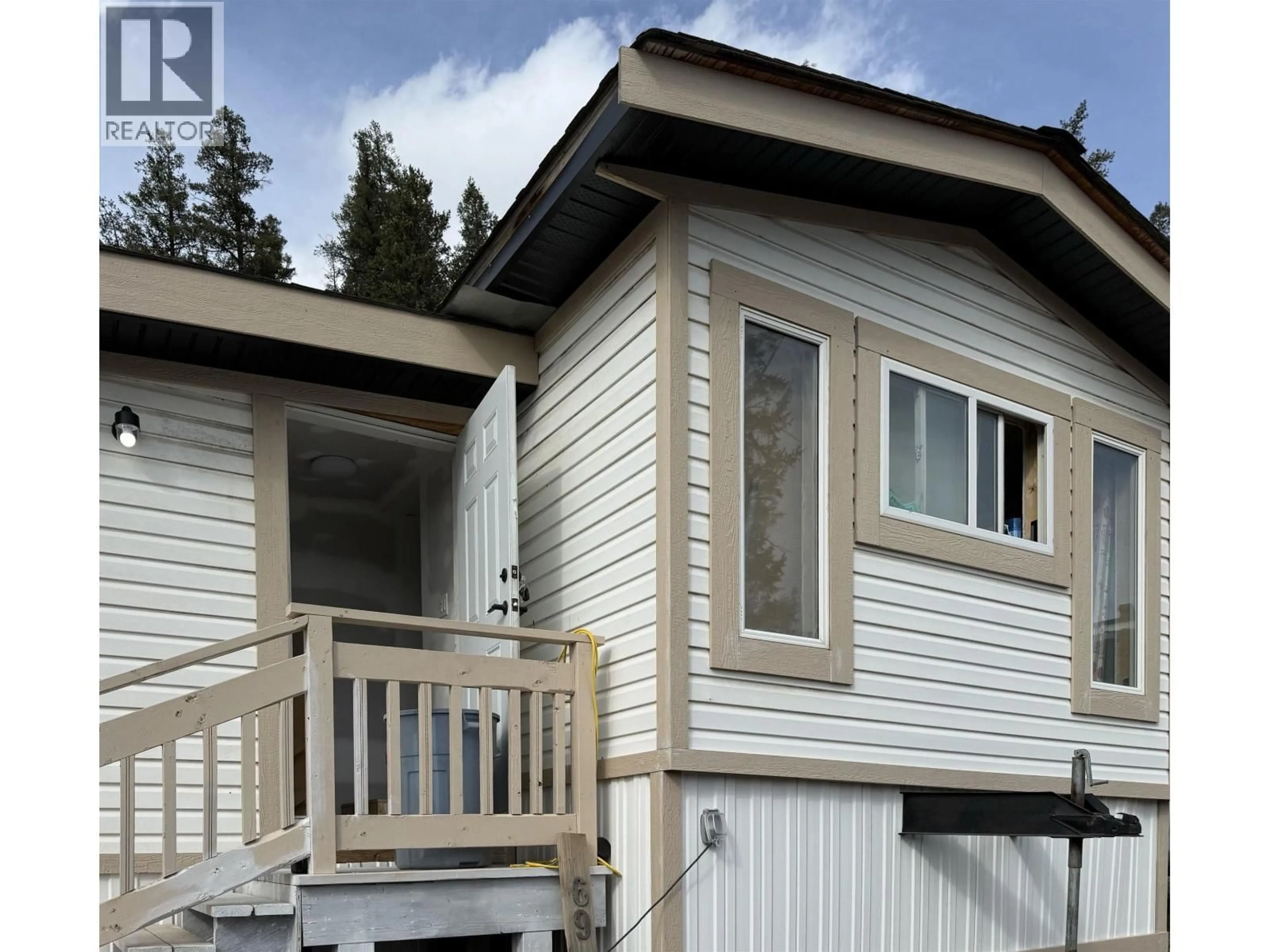 Home with vinyl exterior material, street for 69 - 560 SODA CREEK ROAD, Williams Lake British Columbia V2G5E6