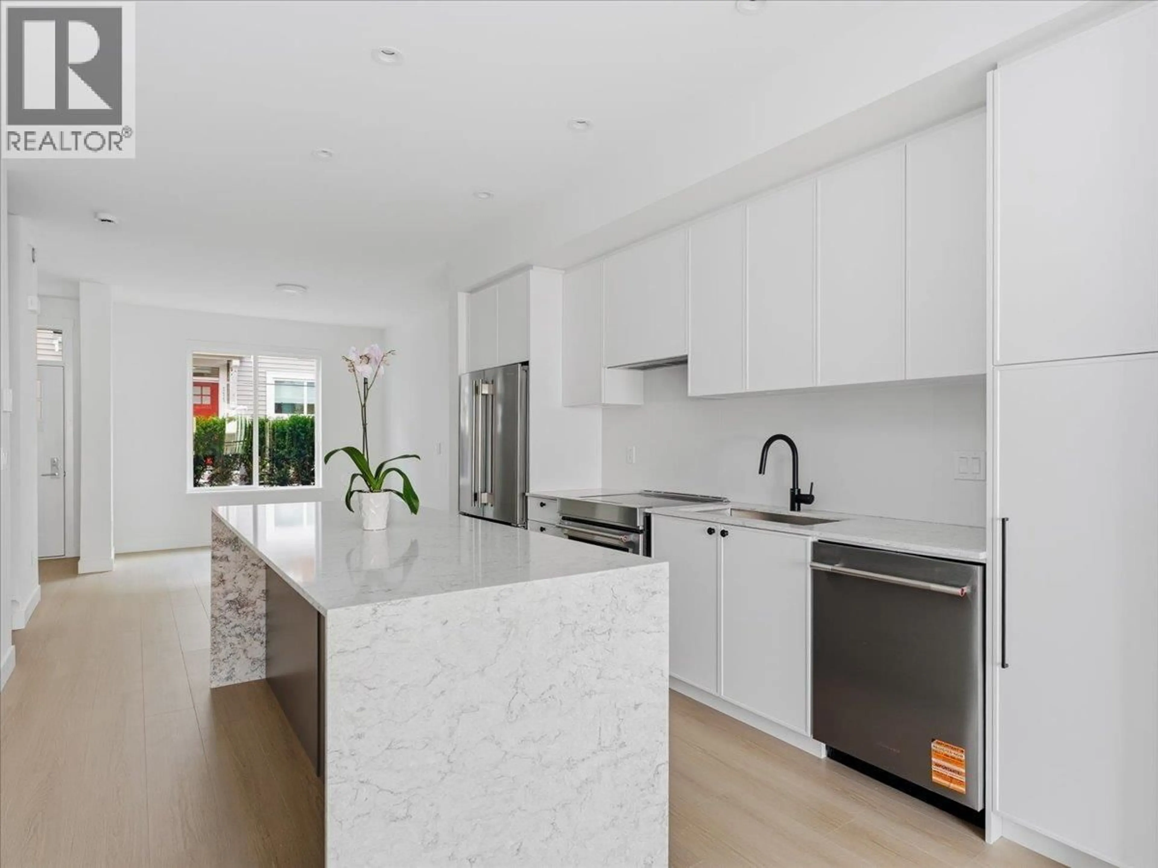 Open concept kitchen, ceramic/tile floor for 117 - 1301 BREWSTER DRIVE, Coquitlam British Columbia V3B0S7