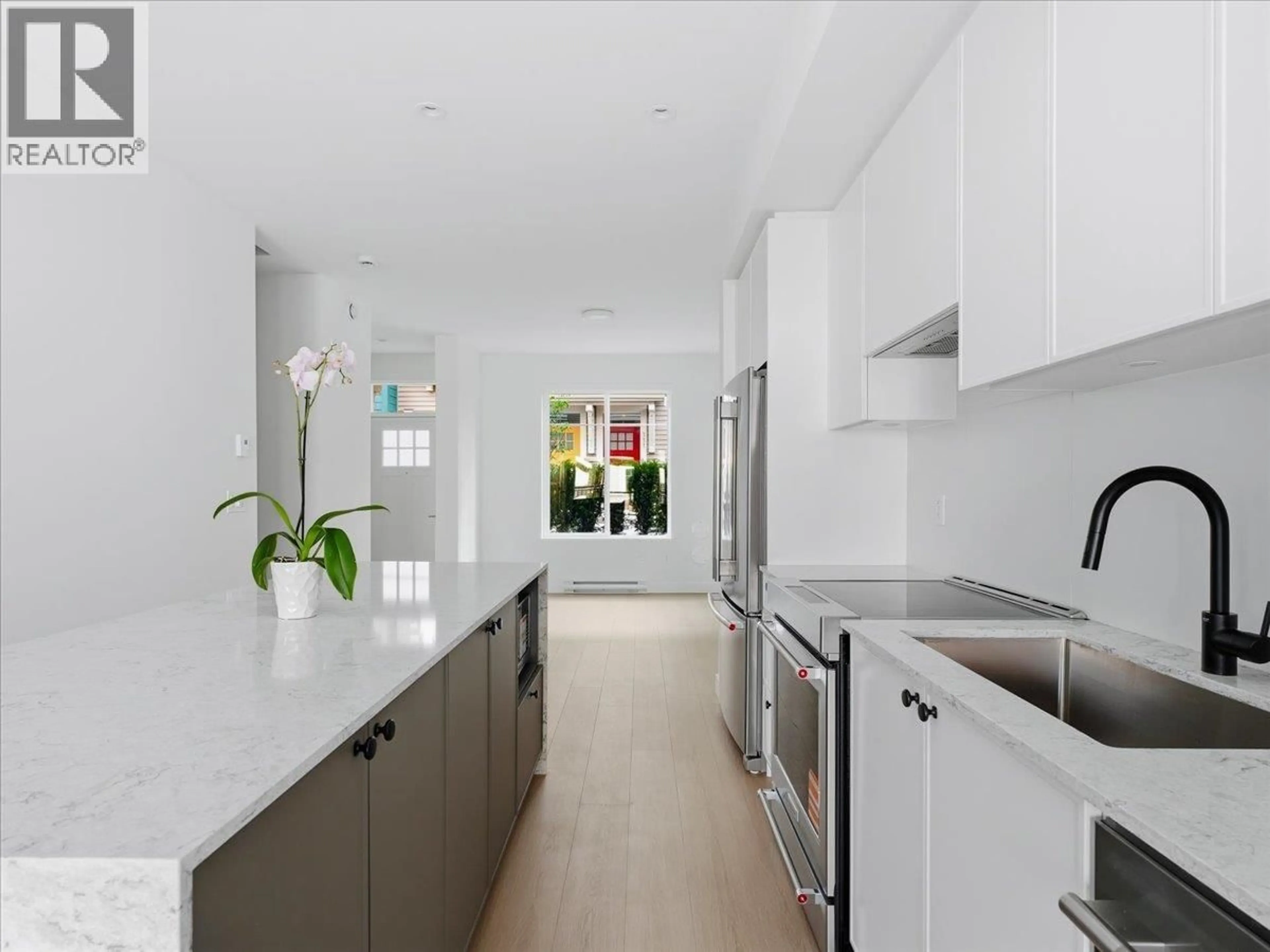 Contemporary kitchen, unknown for 117 - 1301 BREWSTER DRIVE, Coquitlam British Columbia V3B0S7