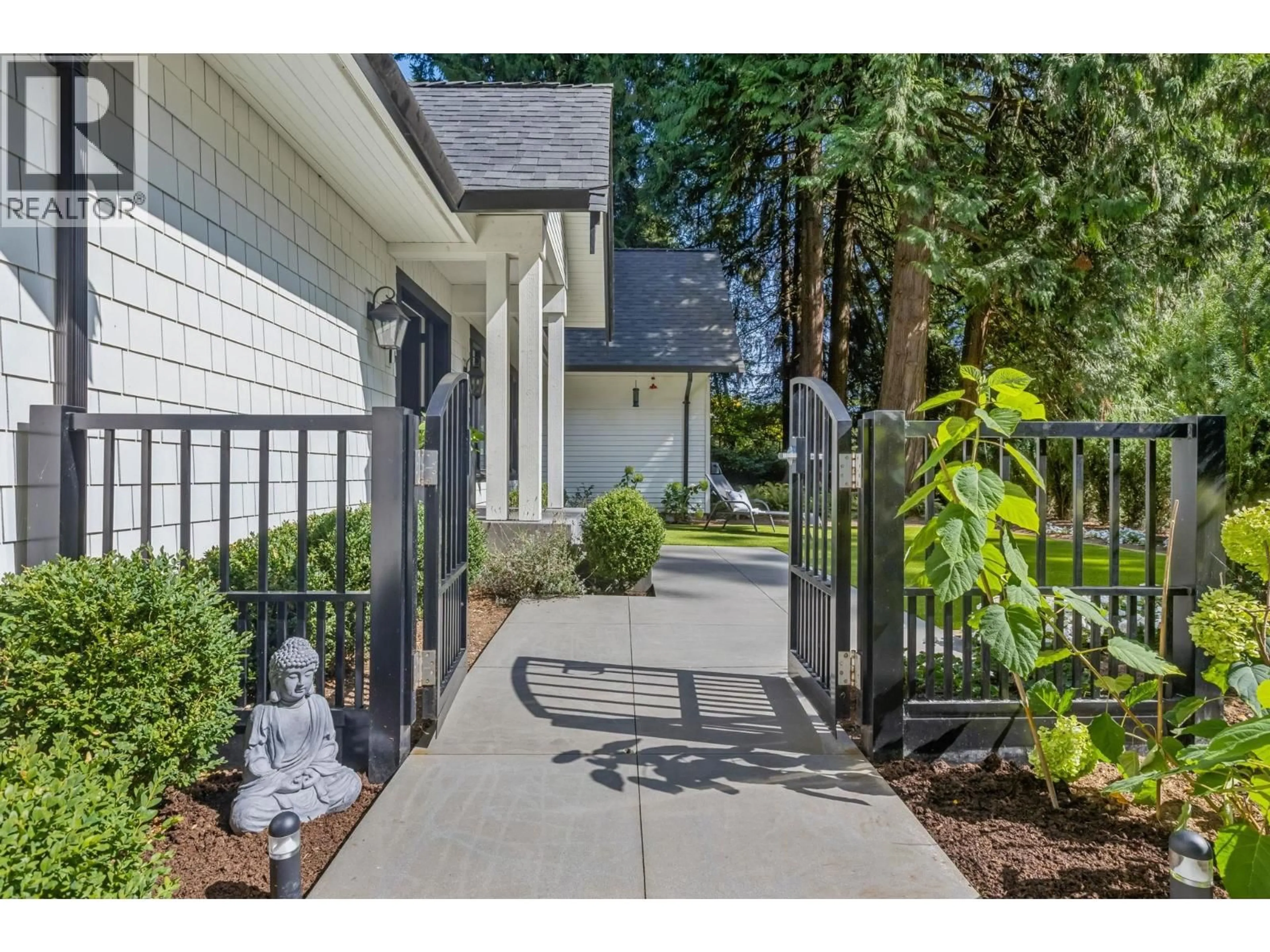 Indoor entryway for 435 MACBETH CRESCENT, West Vancouver British Columbia V7T1V8