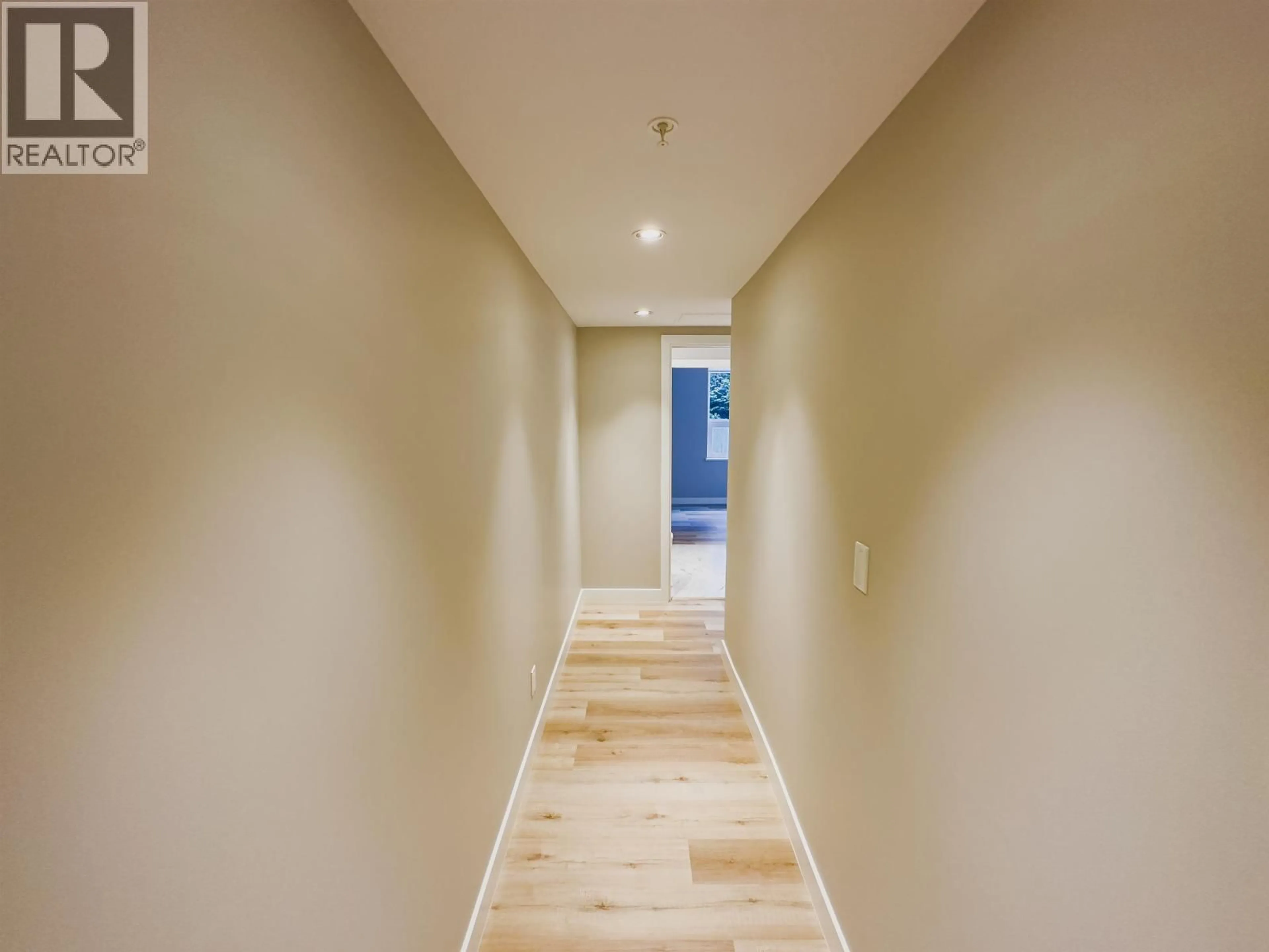 Indoor foyer for 101 - 4539 CAMBIE STREET, Vancouver British Columbia V5Z2Z1