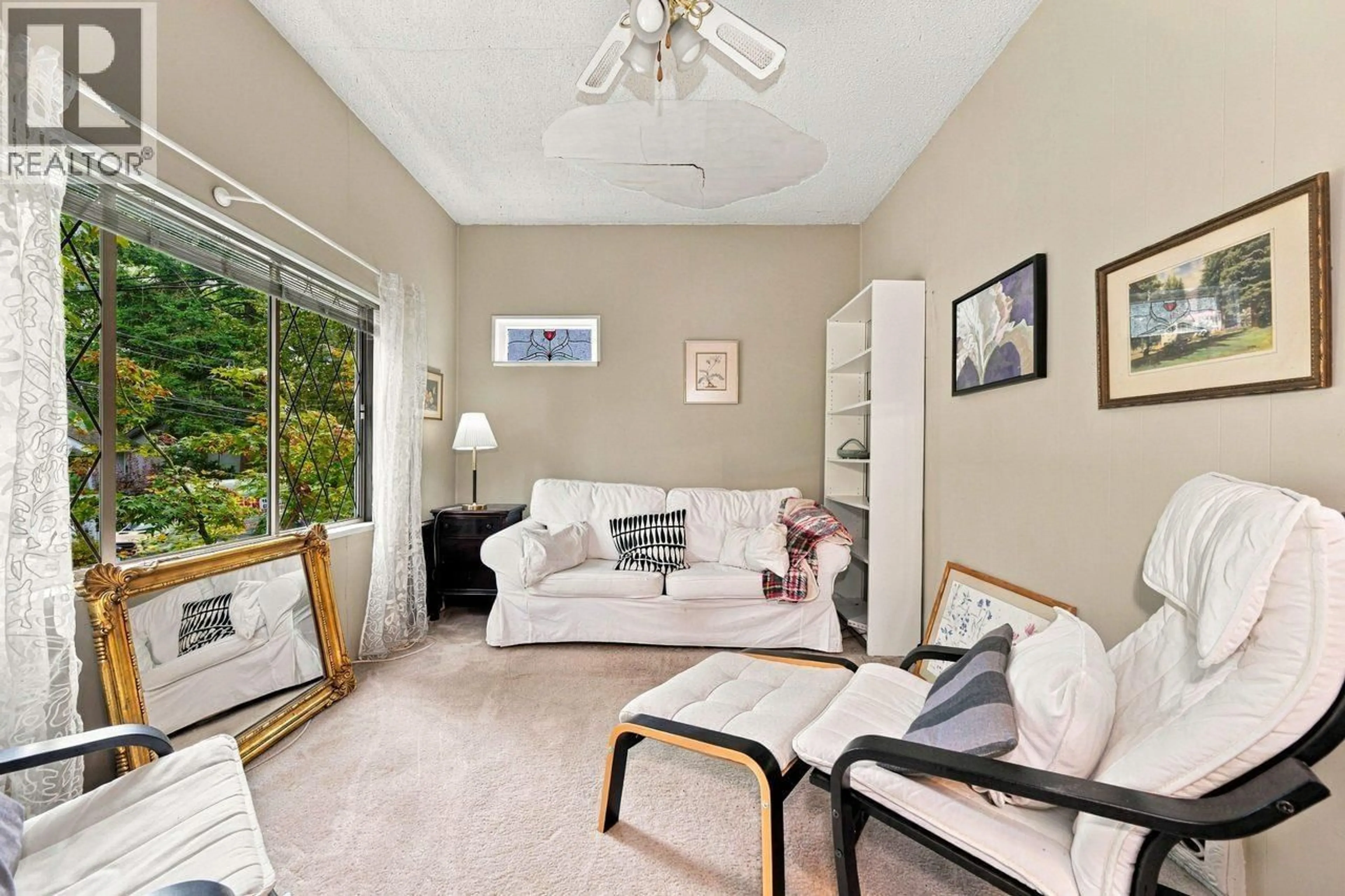 Living room with furniture, unknown for 4153 JOHN STREET, Vancouver British Columbia V5V3W8