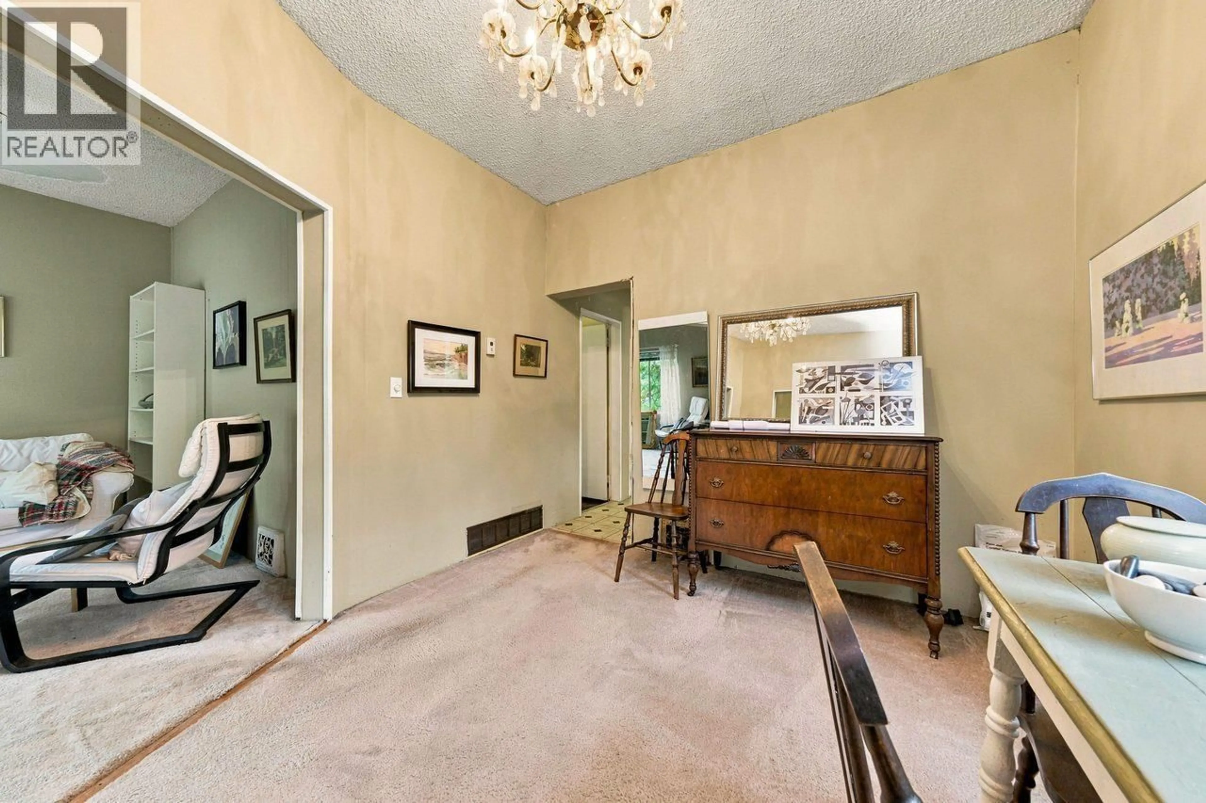 Indoor foyer for 4153 JOHN STREET, Vancouver British Columbia V5V3W8