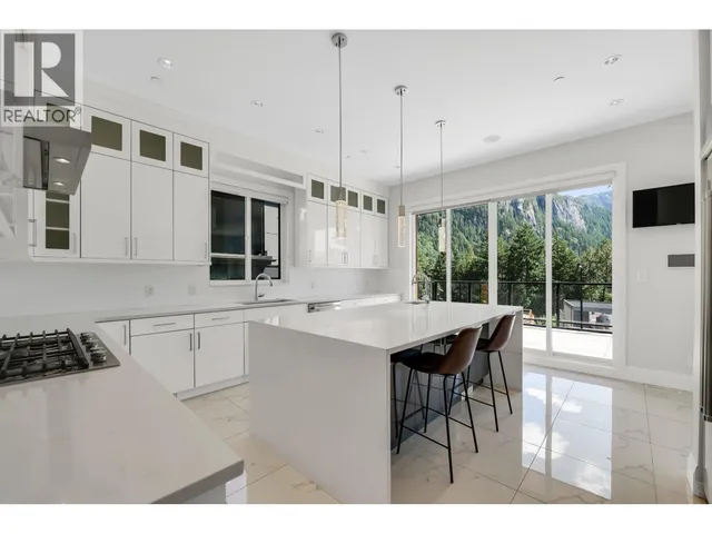 2237 WINDSAIL PLACE, Squamish 3