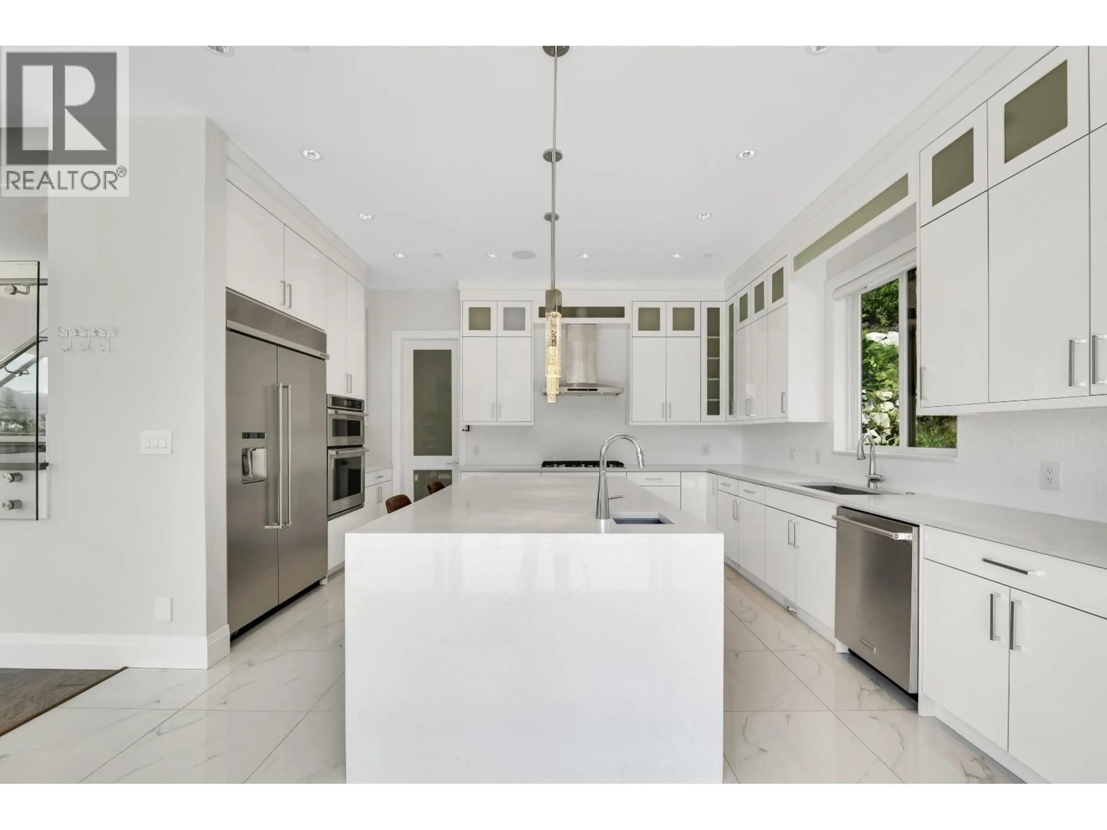 Contemporary kitchen, ceramic/tile floor for 2237 WINDSAIL PLACE, Squamish British Columbia V8B0T6