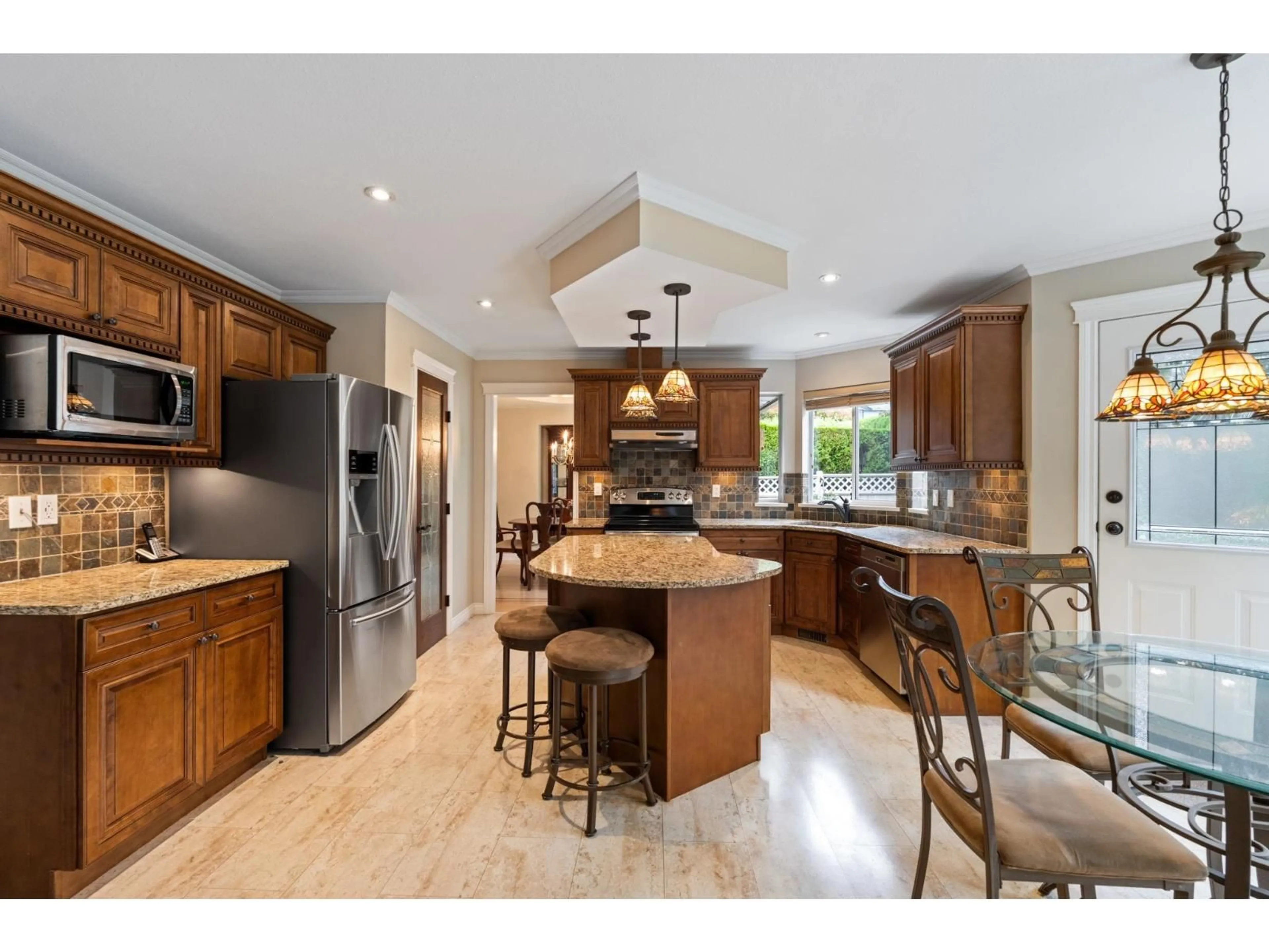 Open concept kitchen, ceramic/tile floor for 8030 153A STREET, Surrey British Columbia V3S7X7