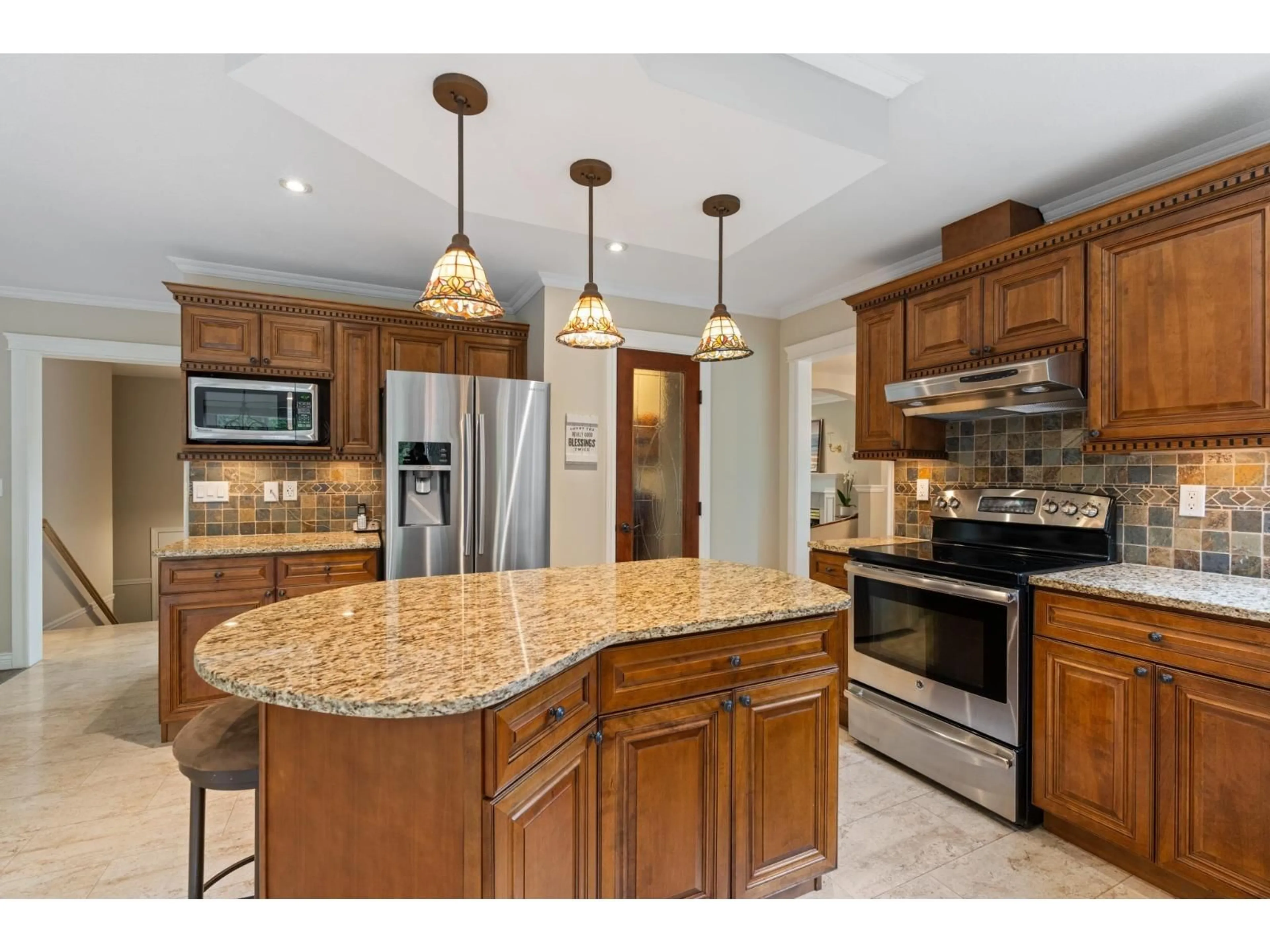 Open concept kitchen, ceramic/tile floor for 8030 153A STREET, Surrey British Columbia V3S7X7