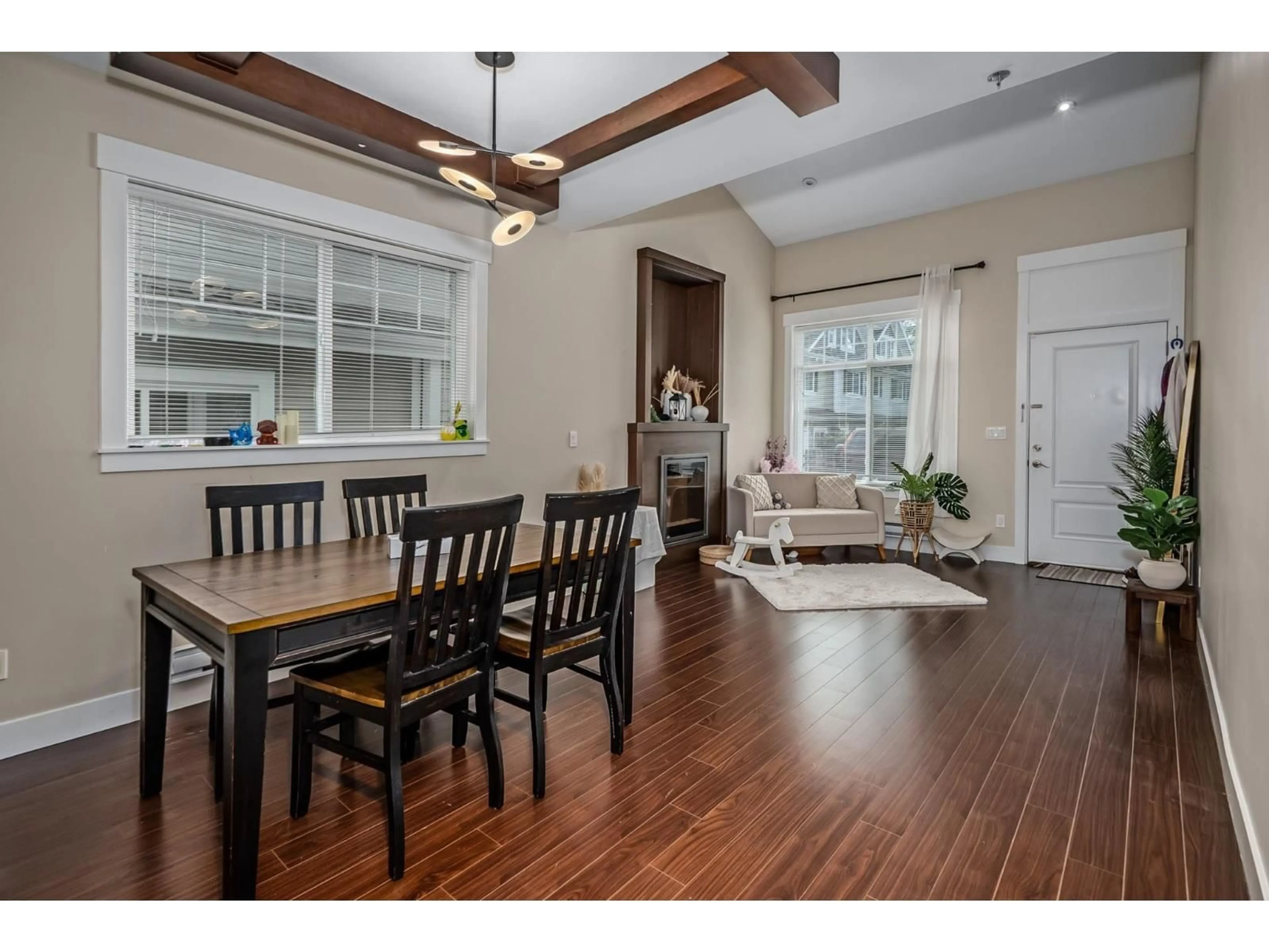 Dining room, wood/laminate floor for 4 - 30748 CARDINAL AVENUE, Abbotsford British Columbia V2T0C1