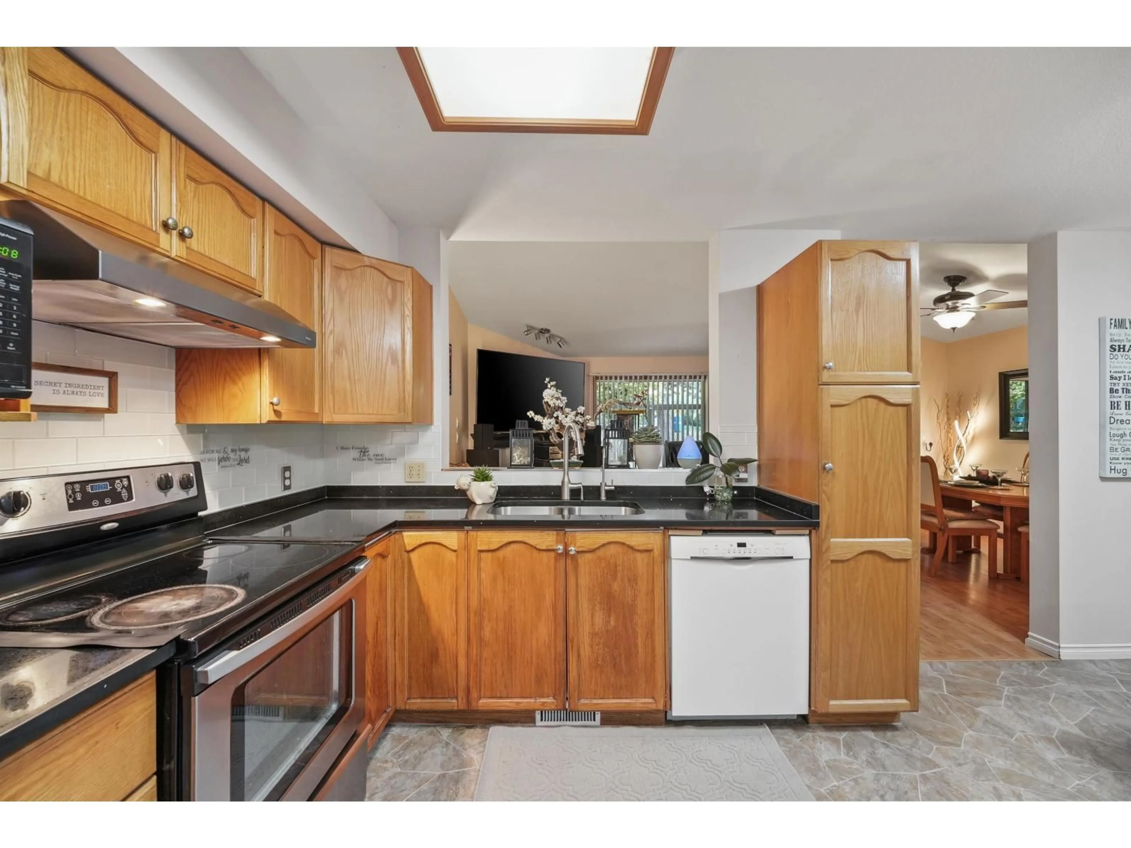 Standard kitchen, unknown for 606 - 8260 162 A STREET STREET SOUTHEAST, Surrey British Columbia V4N0P6