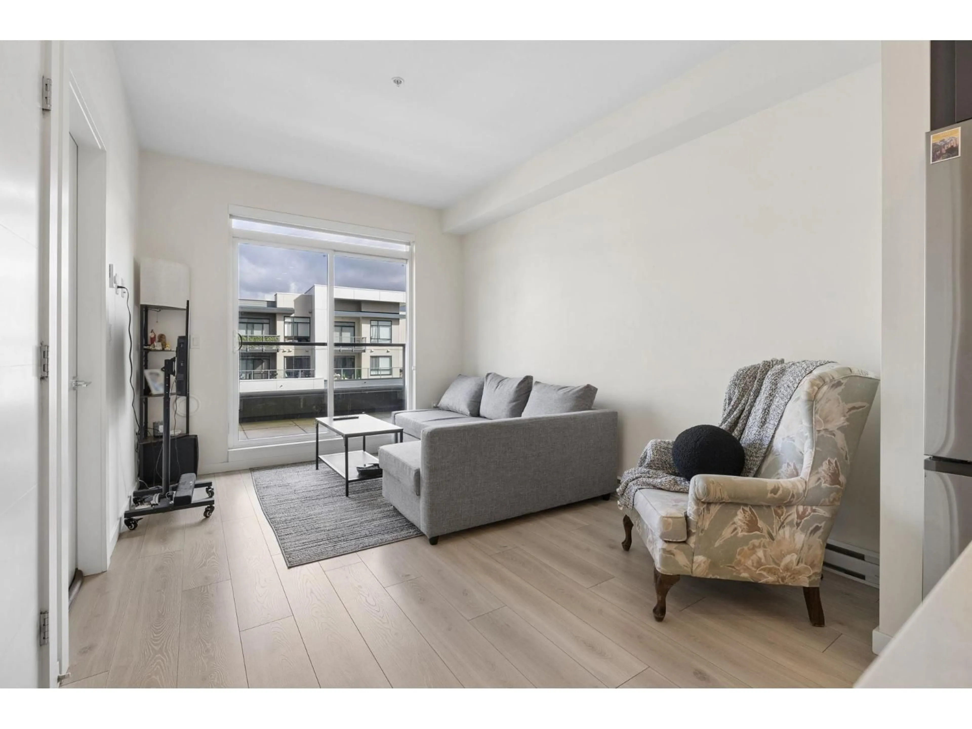 Living room with furniture, wood/laminate floor for 504 - 7920 206 STREET, Langley British Columbia V2Y3X1